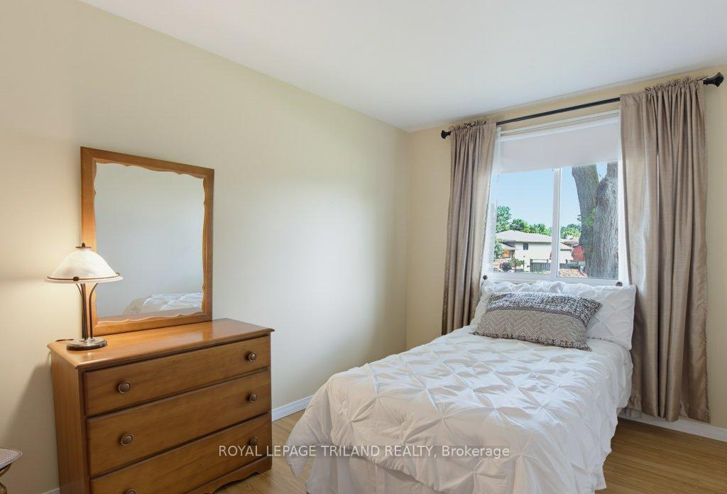Photo 21 of 5 Warren Crescent, St. Thomas — HOMEH