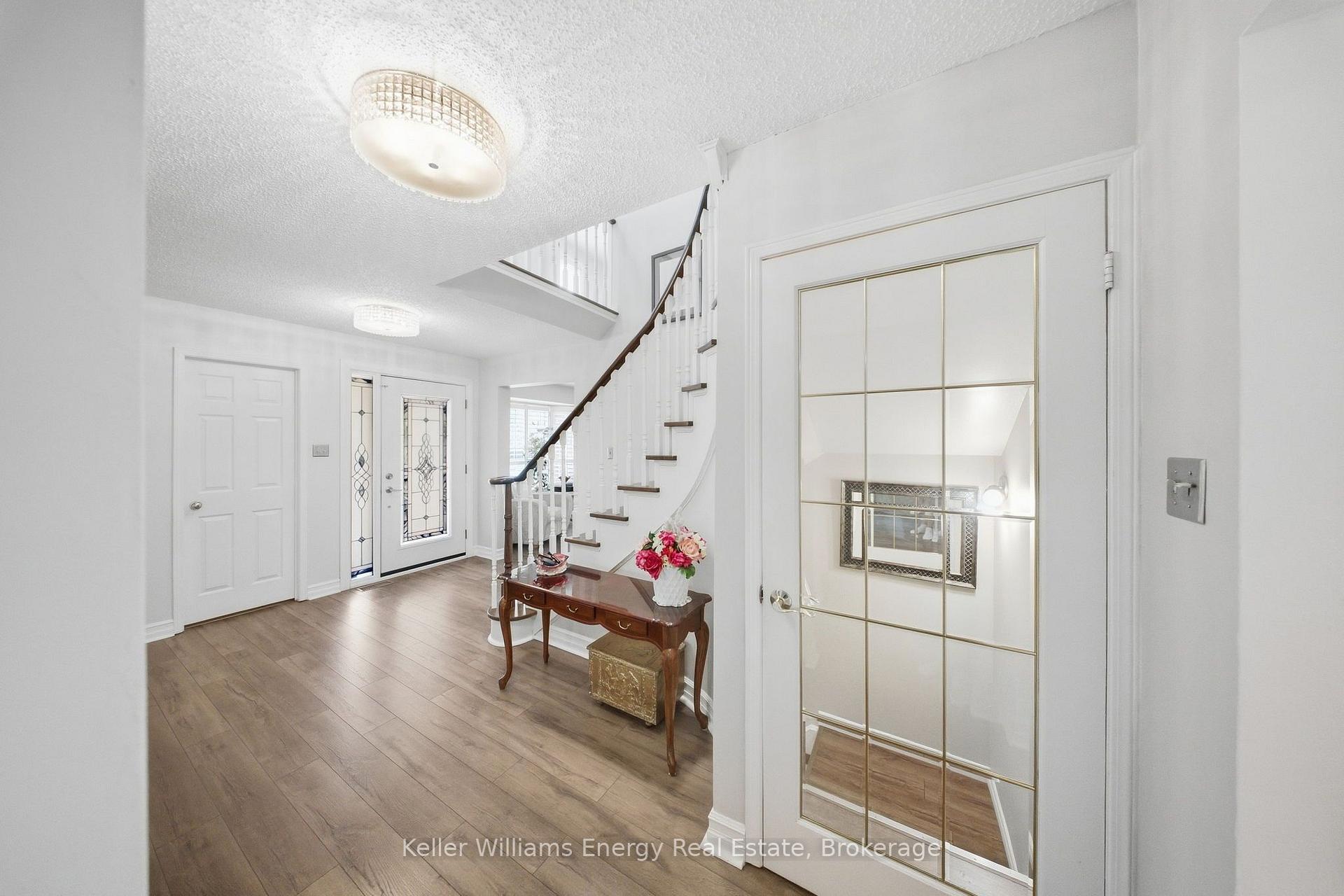 Photo 3 of 1083 Ridge Valley Drive, Oshawa, Pinecrest — HOMEH