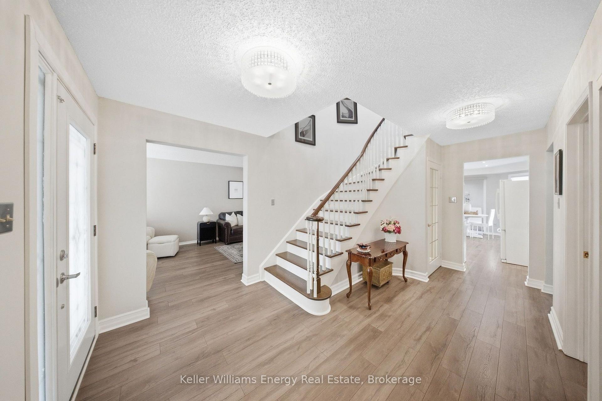 Photo 4 of 1083 Ridge Valley Drive, Oshawa, Pinecrest — HOMEH