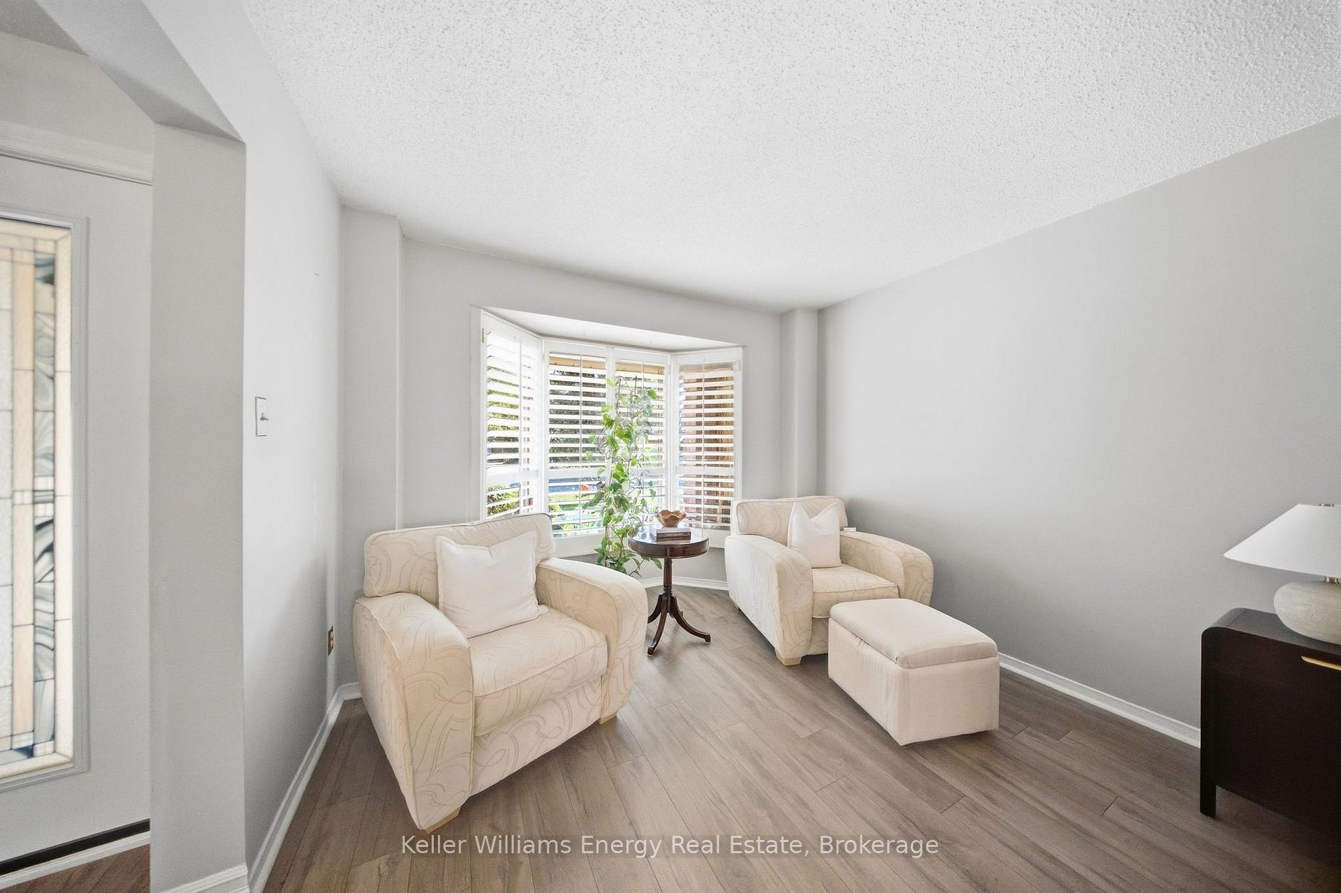 Photo 6 of 1083 Ridge Valley Drive, Oshawa, Pinecrest — HOMEH