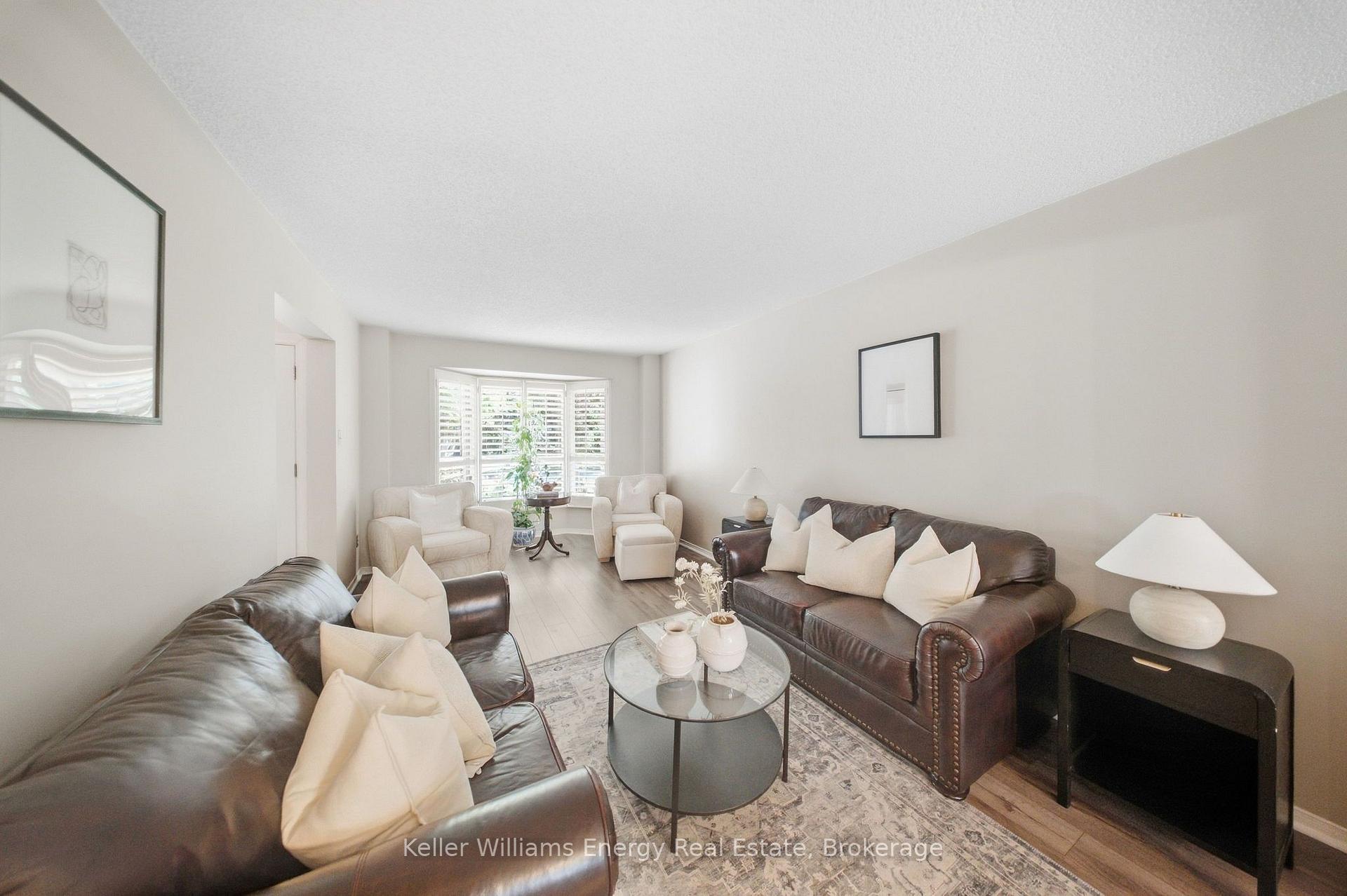 Photo 8 of 1083 Ridge Valley Drive, Oshawa, Pinecrest — HOMEH