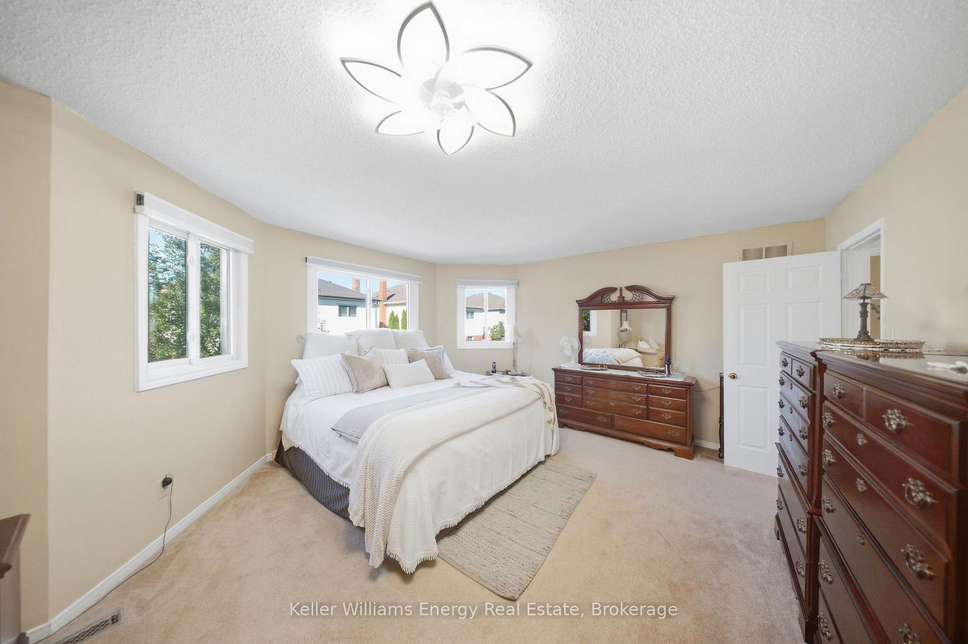 Photo 25 of 1083 Ridge Valley Drive, Oshawa, Pinecrest — HOMEH