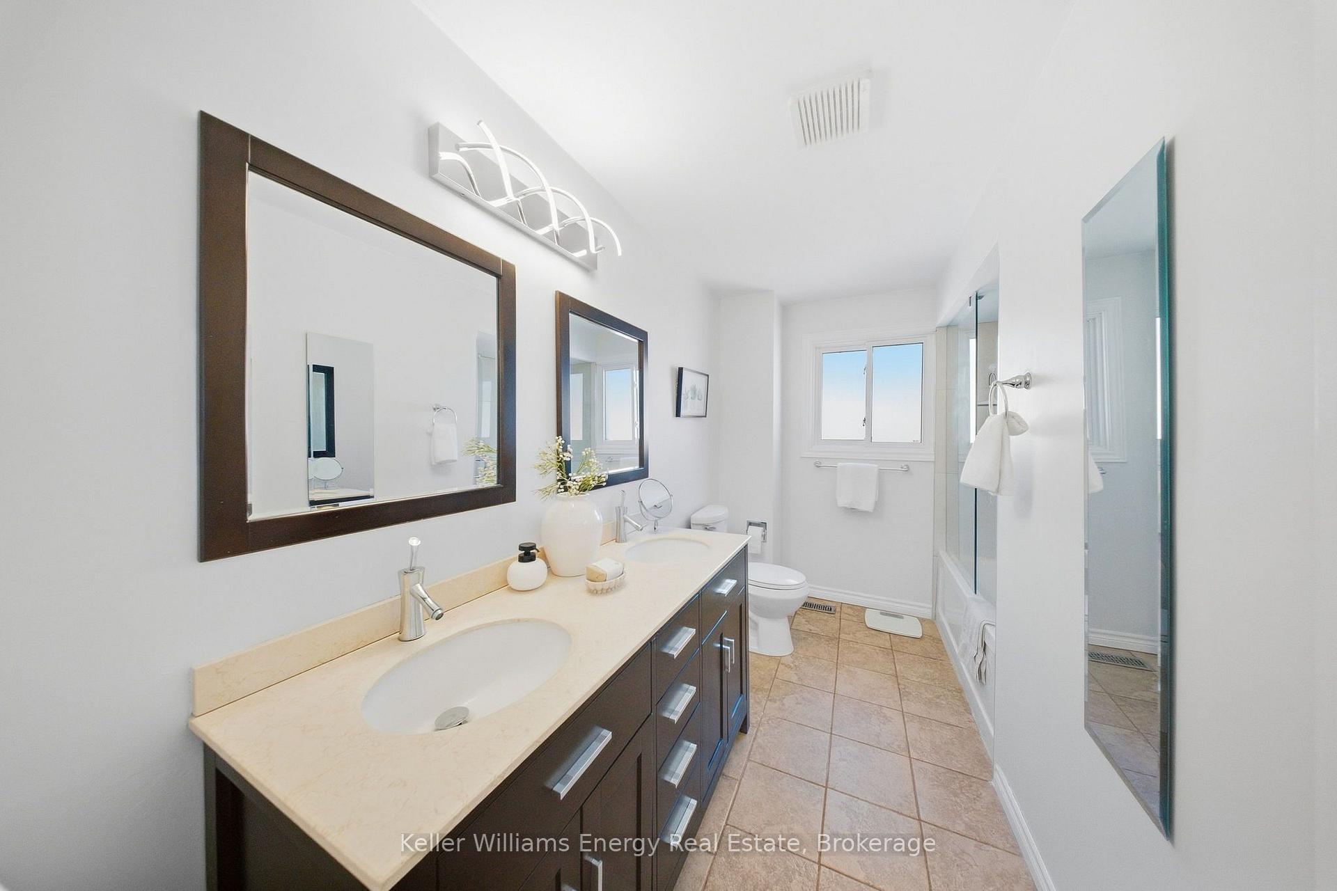 Photo 32 of 1083 Ridge Valley Drive, Oshawa, Pinecrest — HOMEH