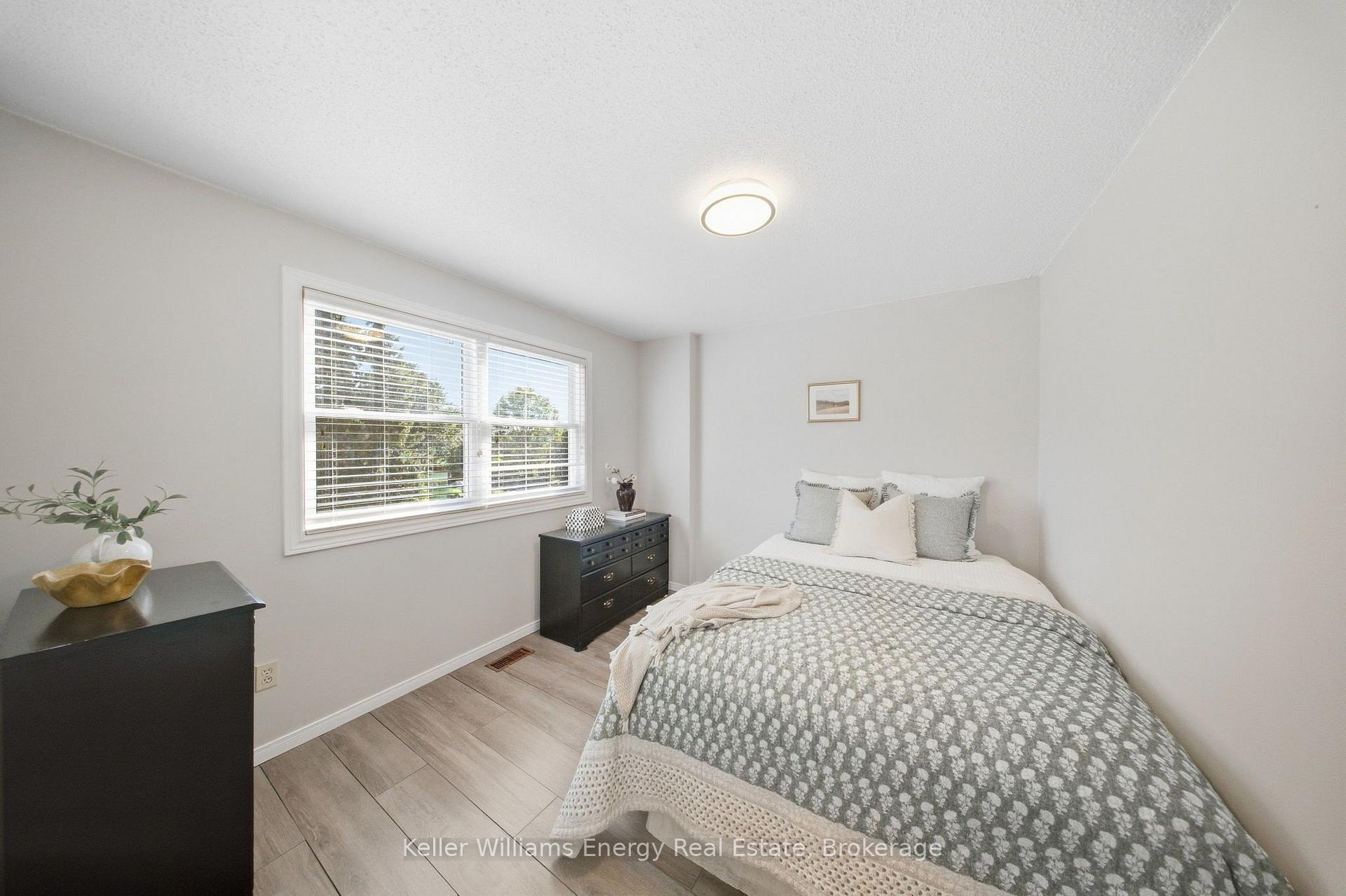 Photo 35 of 1083 Ridge Valley Drive, Oshawa, Pinecrest — HOMEH