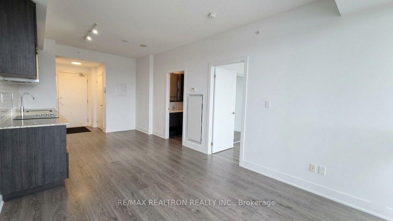 Photo 2 of 99 The Donway W, North York, Banbury-Don Mills — HOMEH