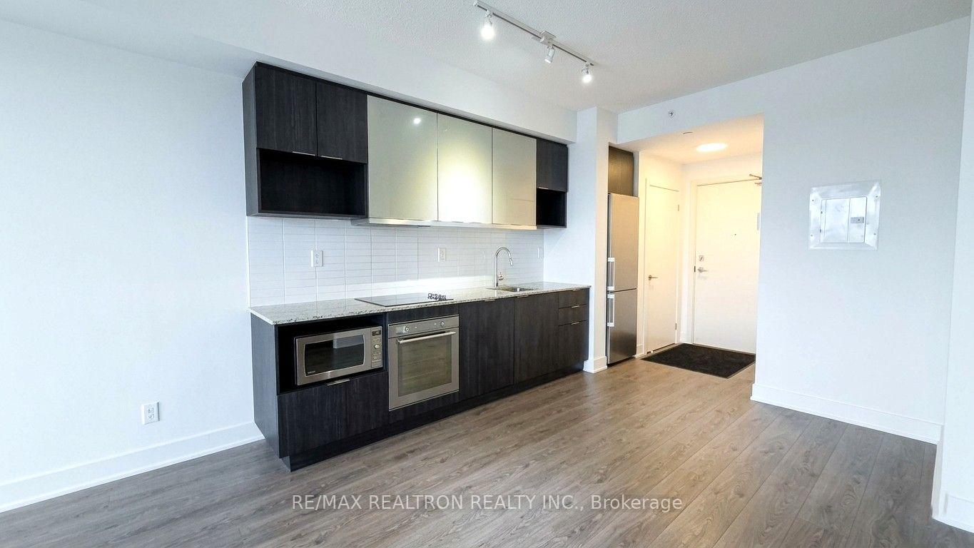 Photo 4 of 99 The Donway W, North York, Banbury-Don Mills — HOMEH