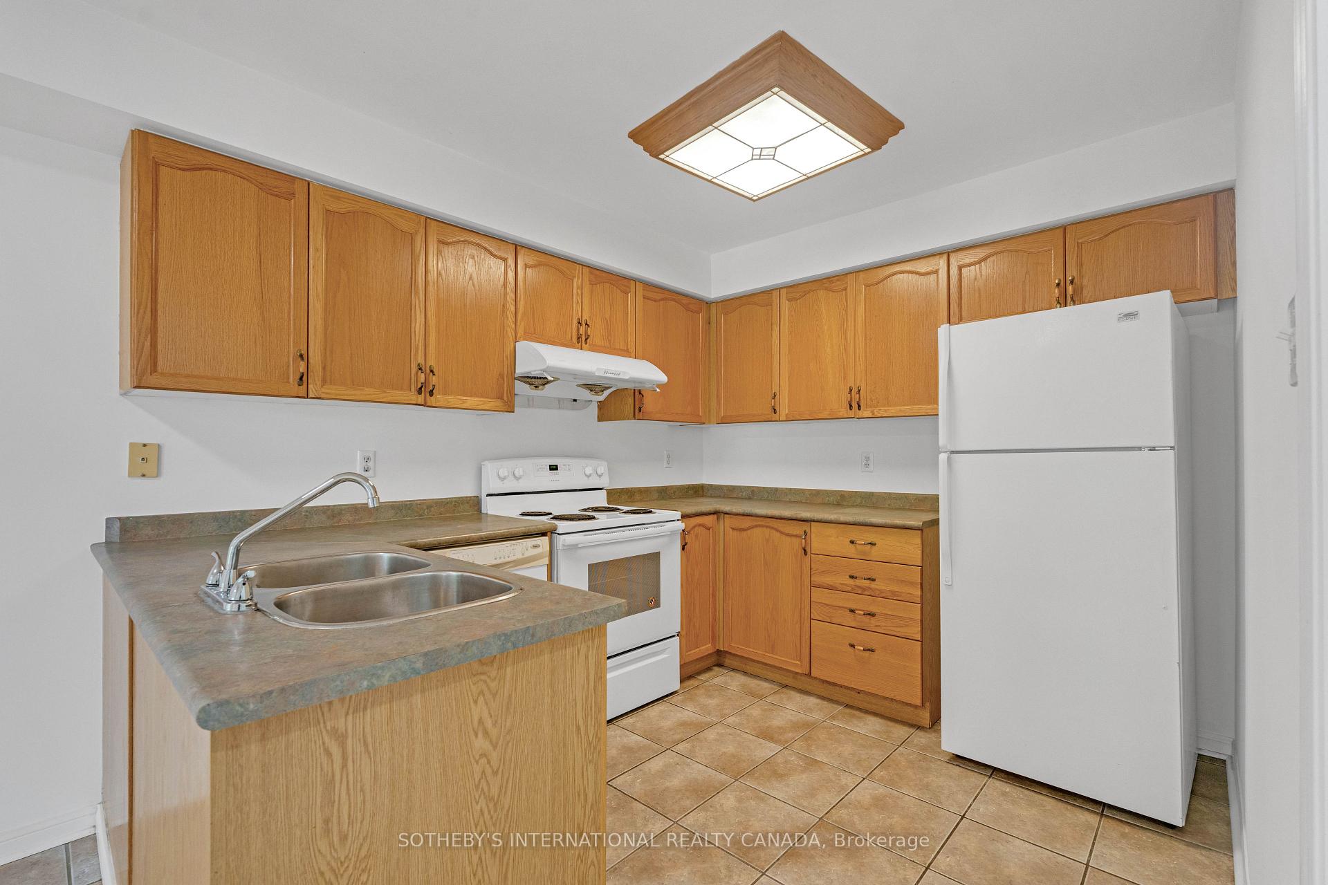 Photo 3 of 94 Formosa Drive, Richmond Hill, Rouge Woods — HOMEH
