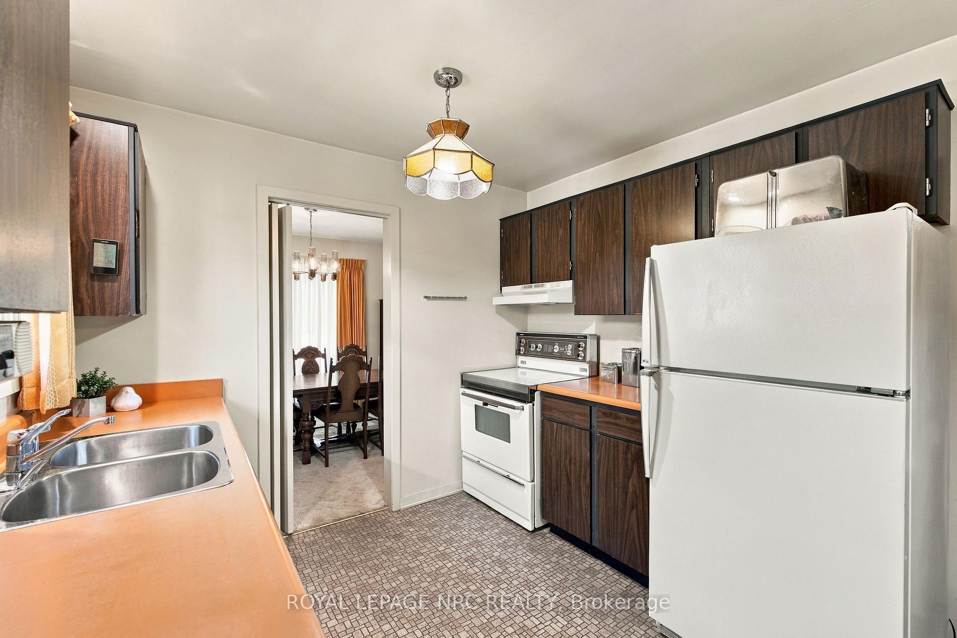 Photo 10 of 28 The Cedars Street, St. Catharines, Vine/Linwell — HOMEH
