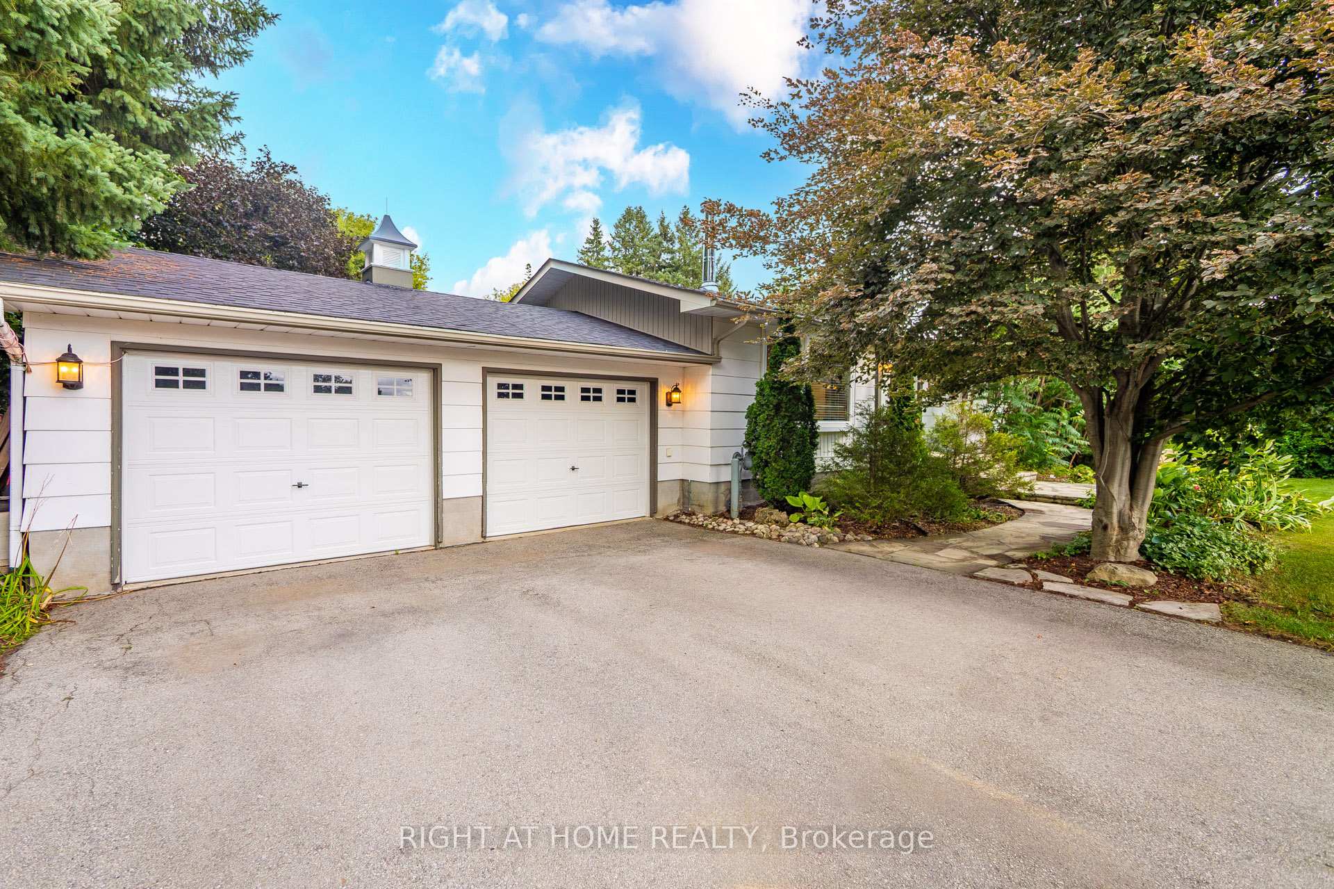 Photo 4 of 11749 Tenth Line, Halton Hills, Rural Halton Hills — HOMEH