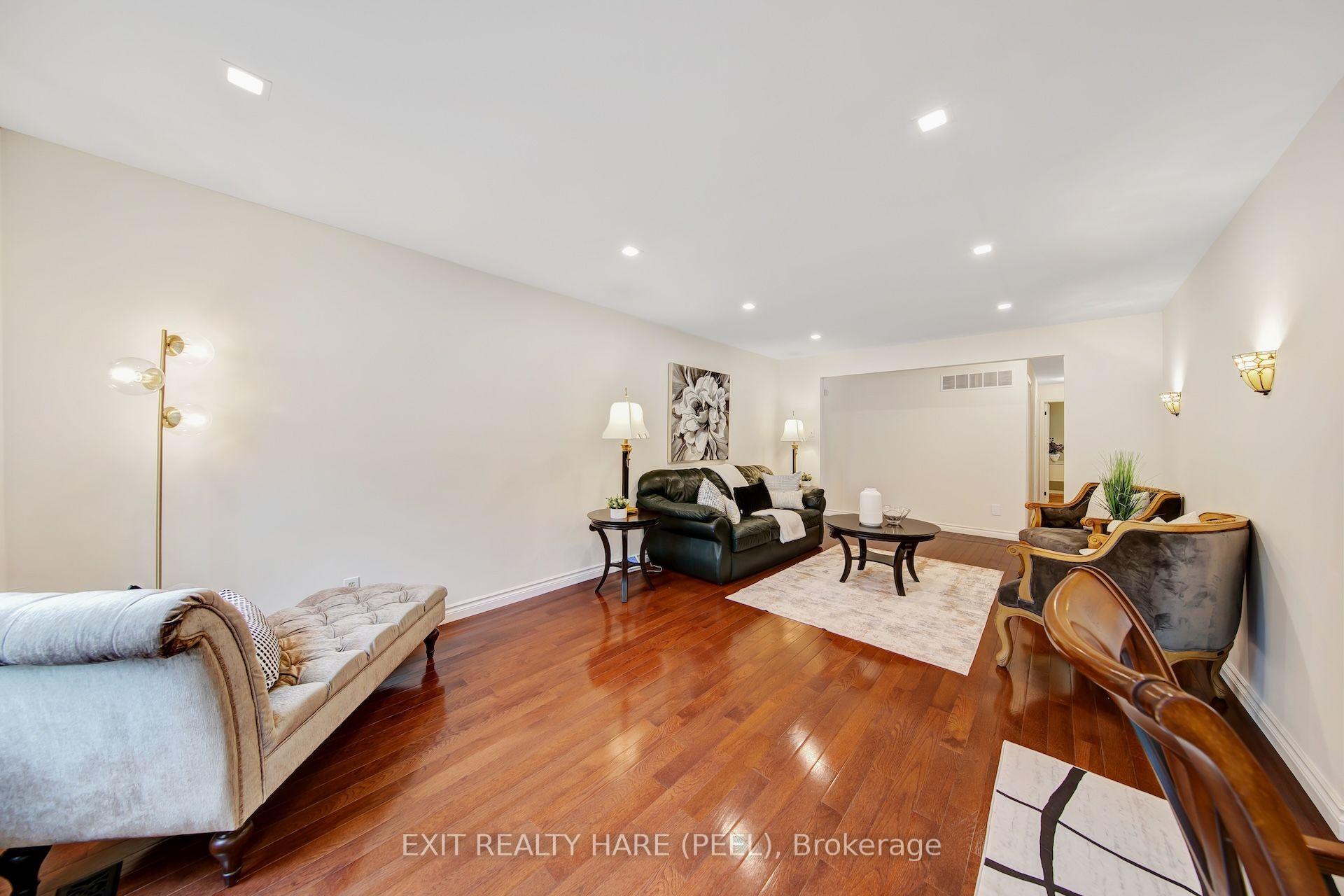 Photo 8 of 48 Nanport Street, Brampton, Westgate — HOMEH