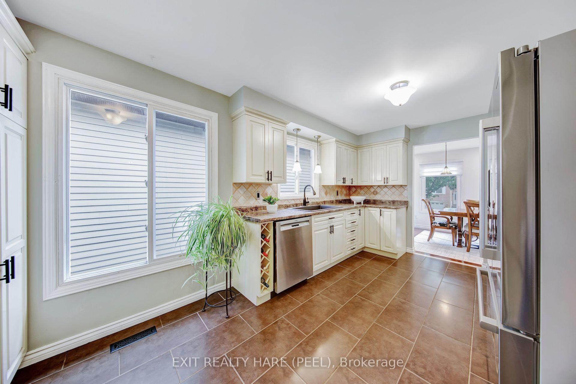 Photo 17 of 48 Nanport Street, Brampton, Westgate — HOMEH