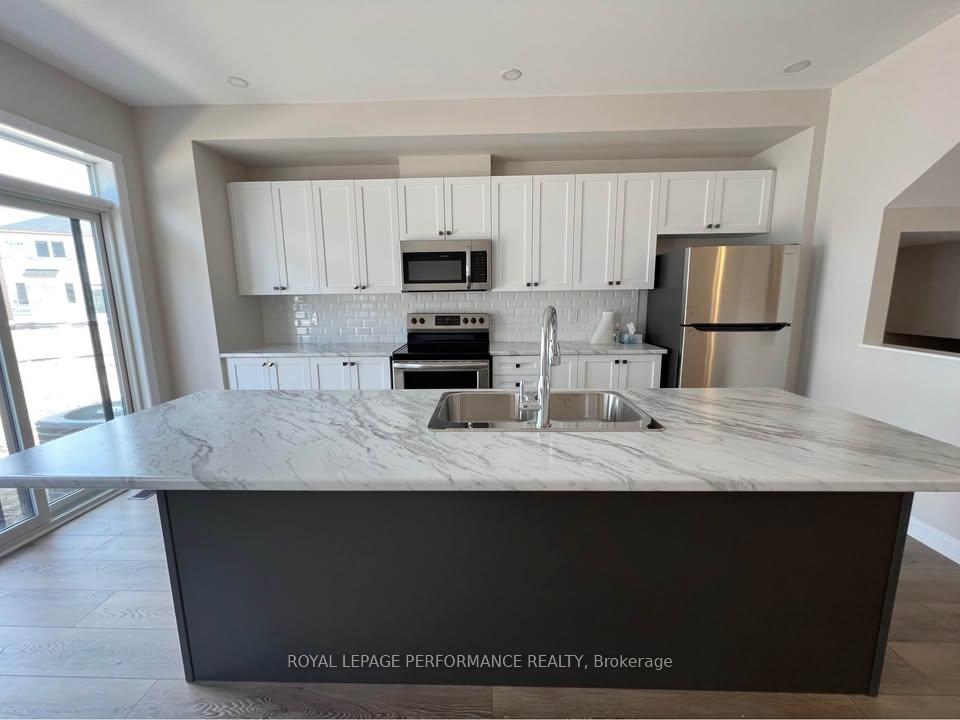 Photo 2 of 33 Watchim Street, Ottawa, Avalon East — HOMEH