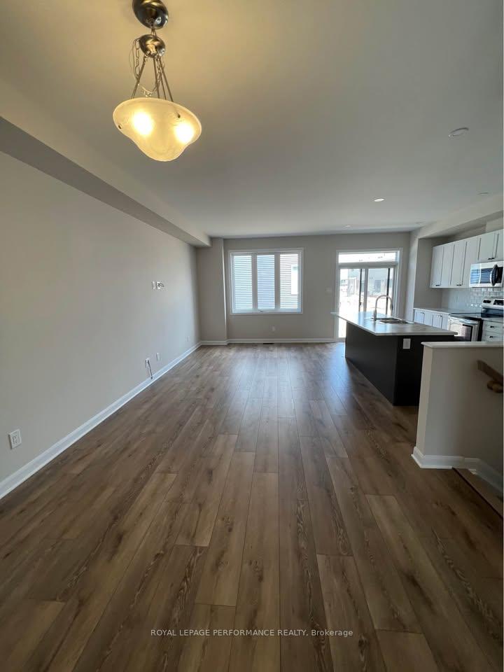 Photo 3 of 33 Watchim Street, Ottawa, Avalon East — HOMEH