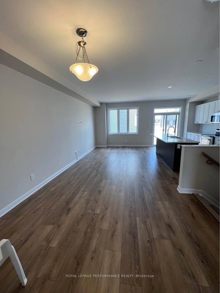 Photo 4 of 33 Watchim Street, Ottawa, Avalon East — HOMEH