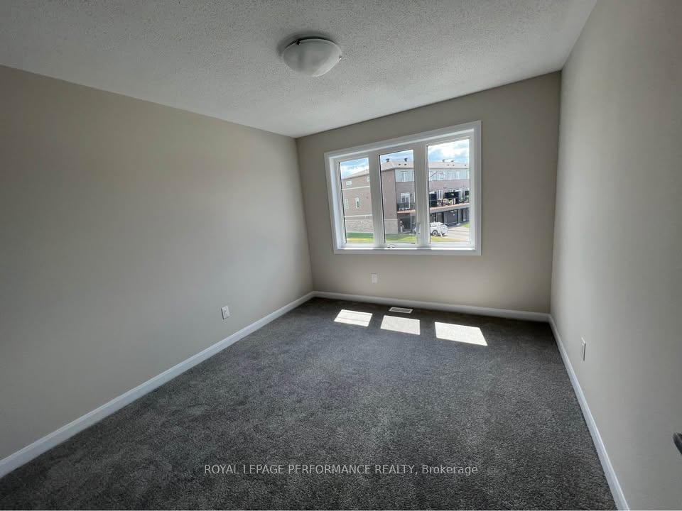 Photo 5 of 33 Watchim Street, Ottawa, Avalon East — HOMEH