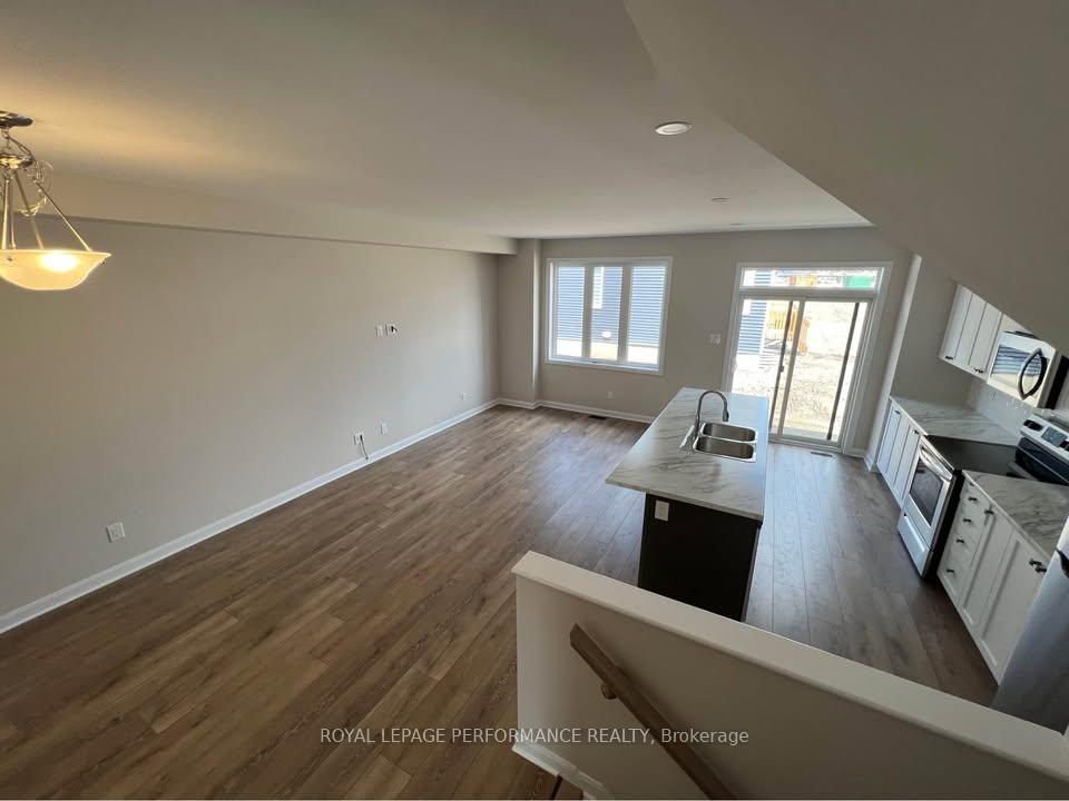 Photo 9 of 33 Watchim Street, Ottawa, Avalon East — HOMEH