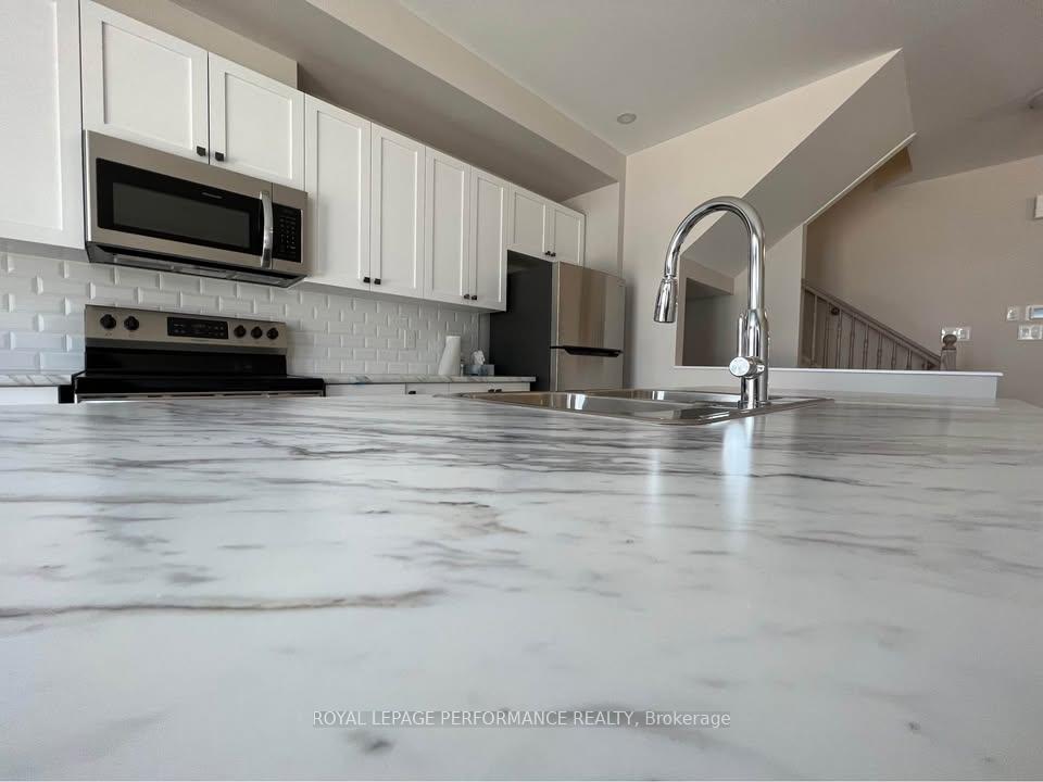 Photo 10 of 33 Watchim Street, Ottawa, Avalon East — HOMEH