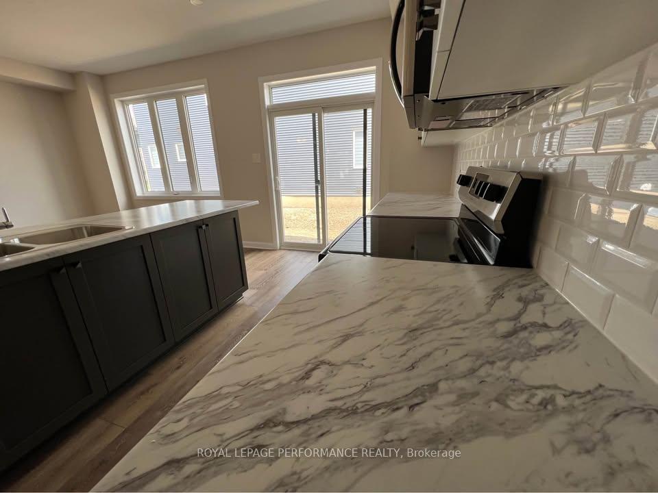 Photo 13 of 33 Watchim Street, Ottawa, Avalon East — HOMEH
