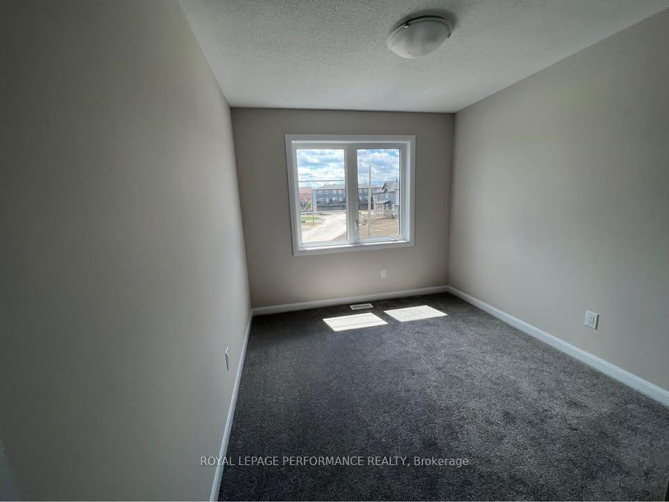 Photo 15 of 33 Watchim Street, Ottawa, Avalon East — HOMEH