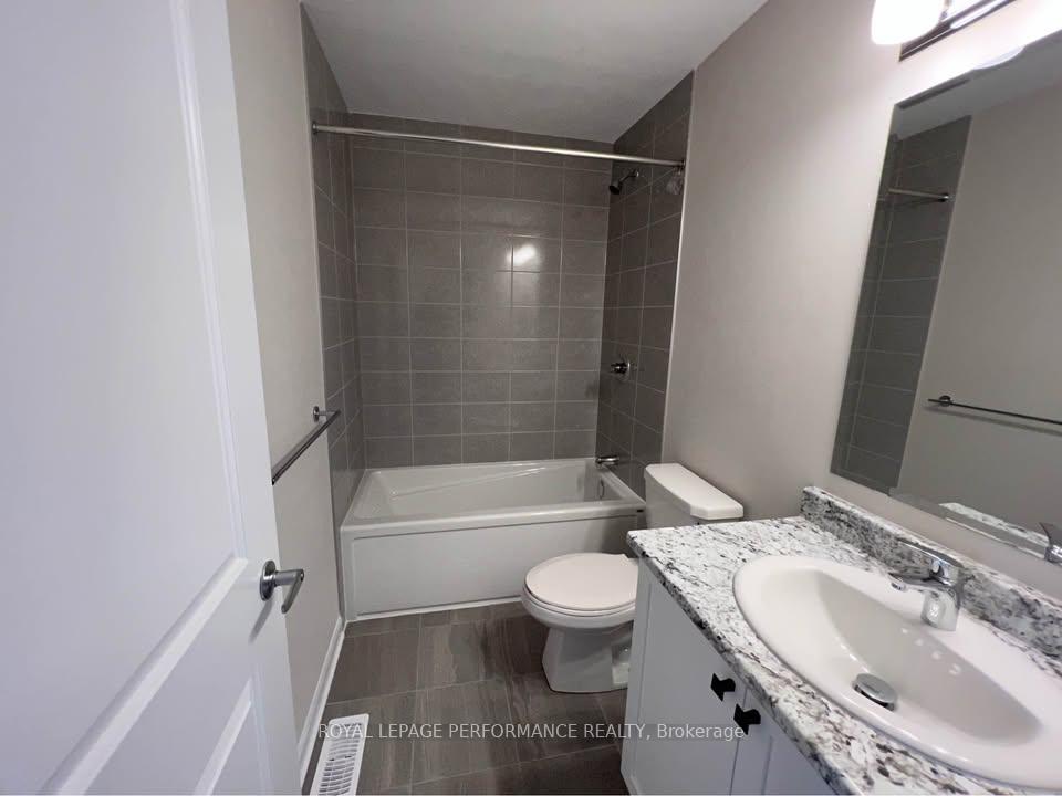 Photo 19 of 33 Watchim Street, Ottawa, Avalon East — HOMEH