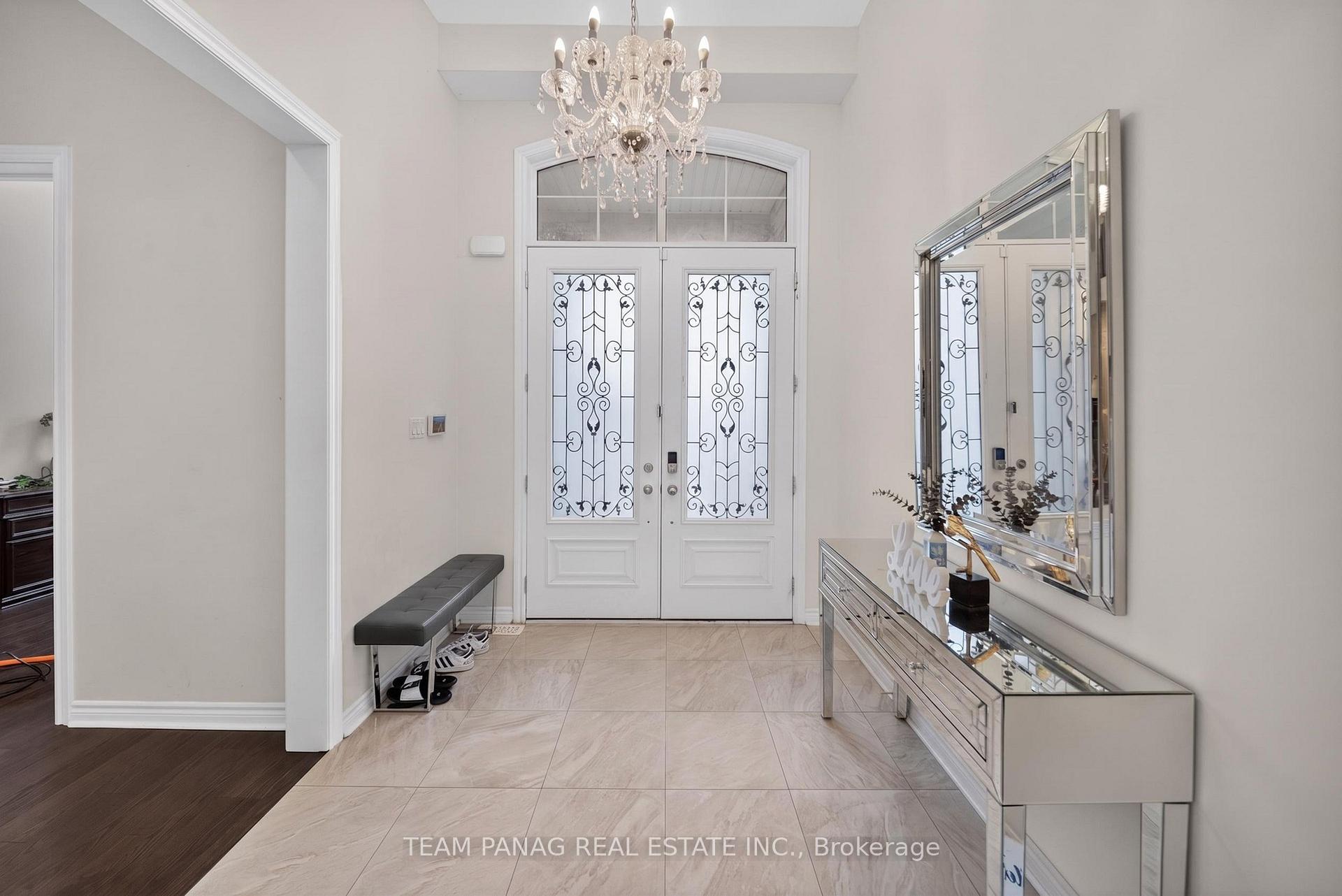 Photo 4 of 1 Astrantia Way, Brampton, Credit Valley — HOMEH