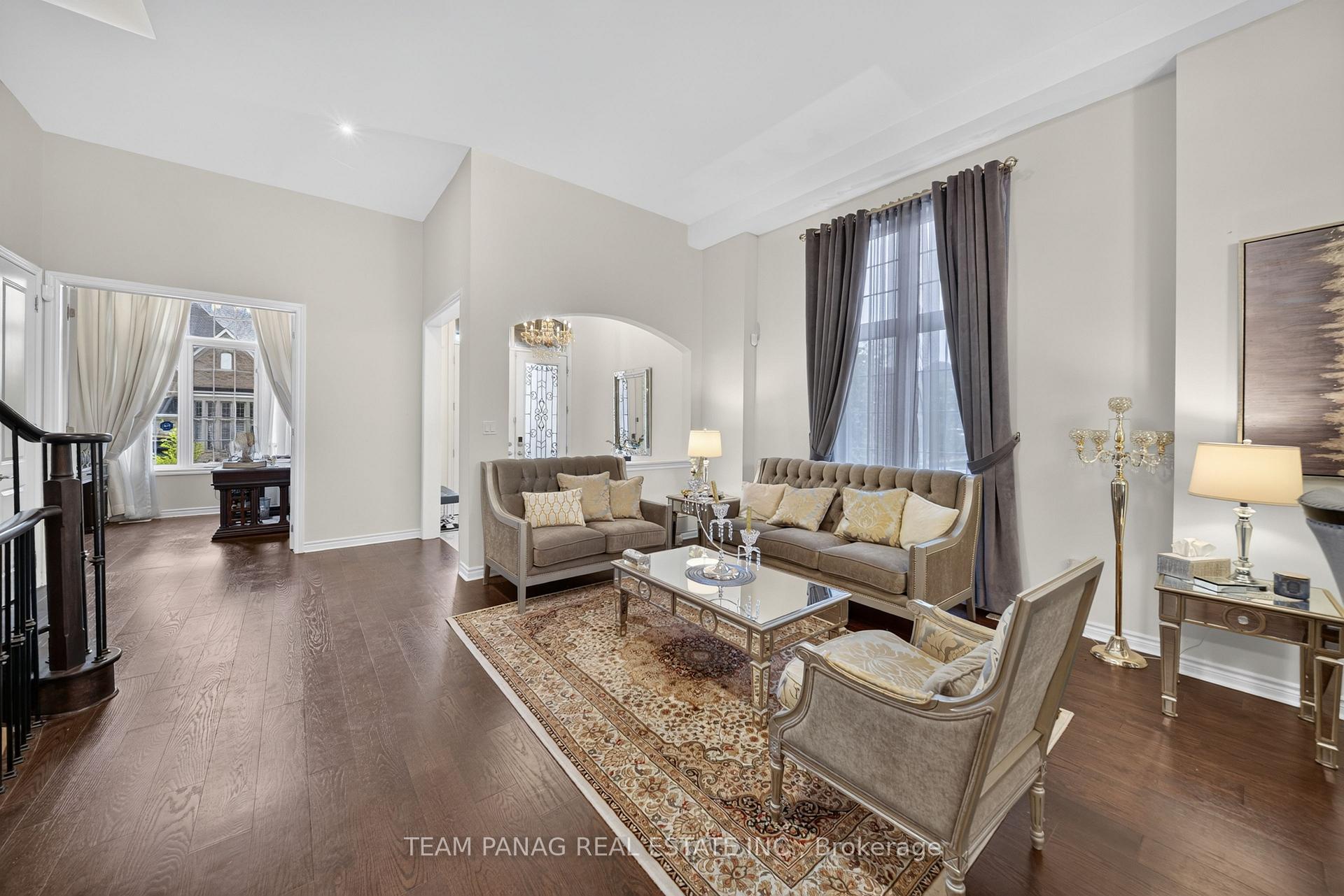 Photo 8 of 1 Astrantia Way, Brampton, Credit Valley — HOMEH