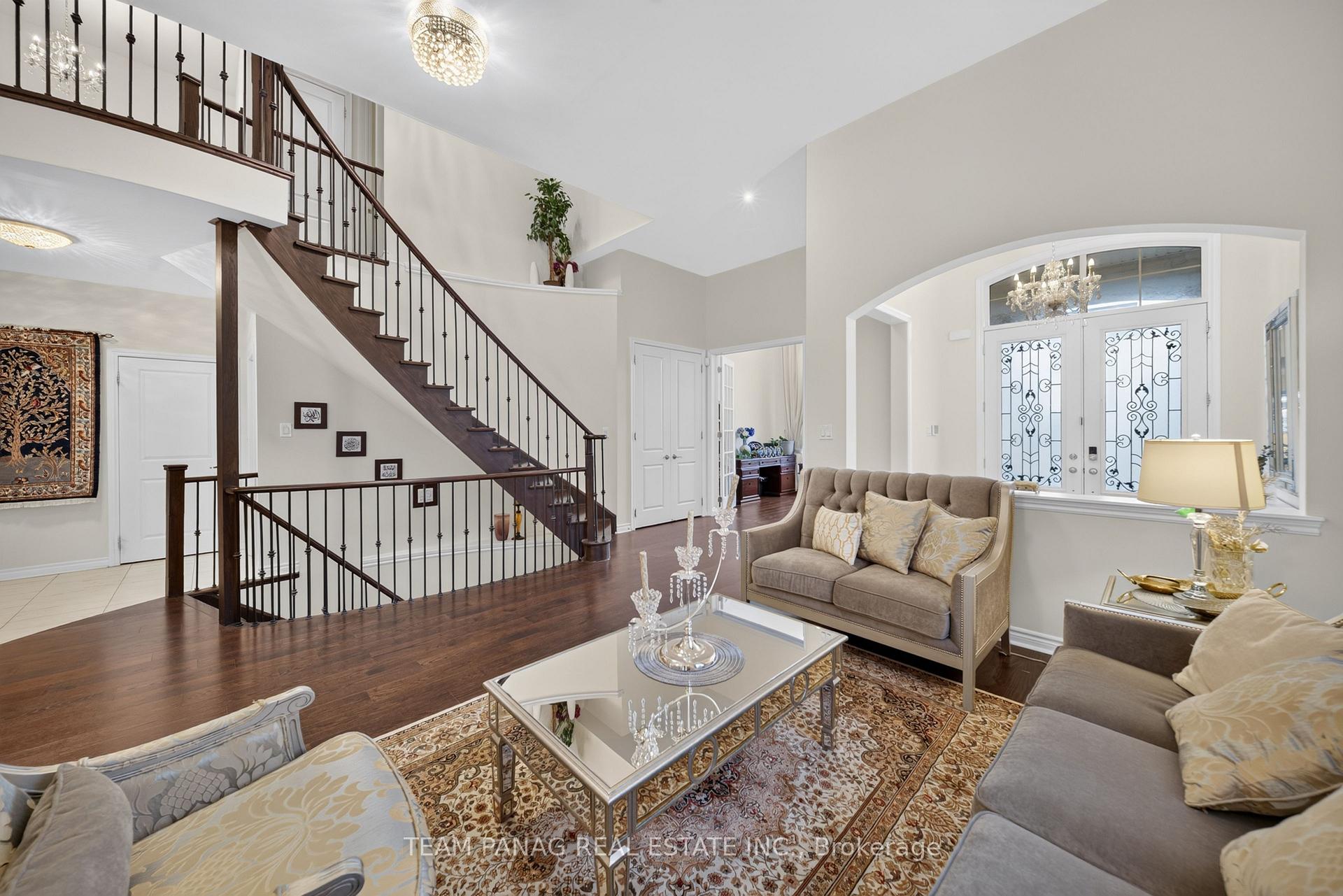 Photo 11 of 1 Astrantia Way, Brampton, Credit Valley — HOMEH