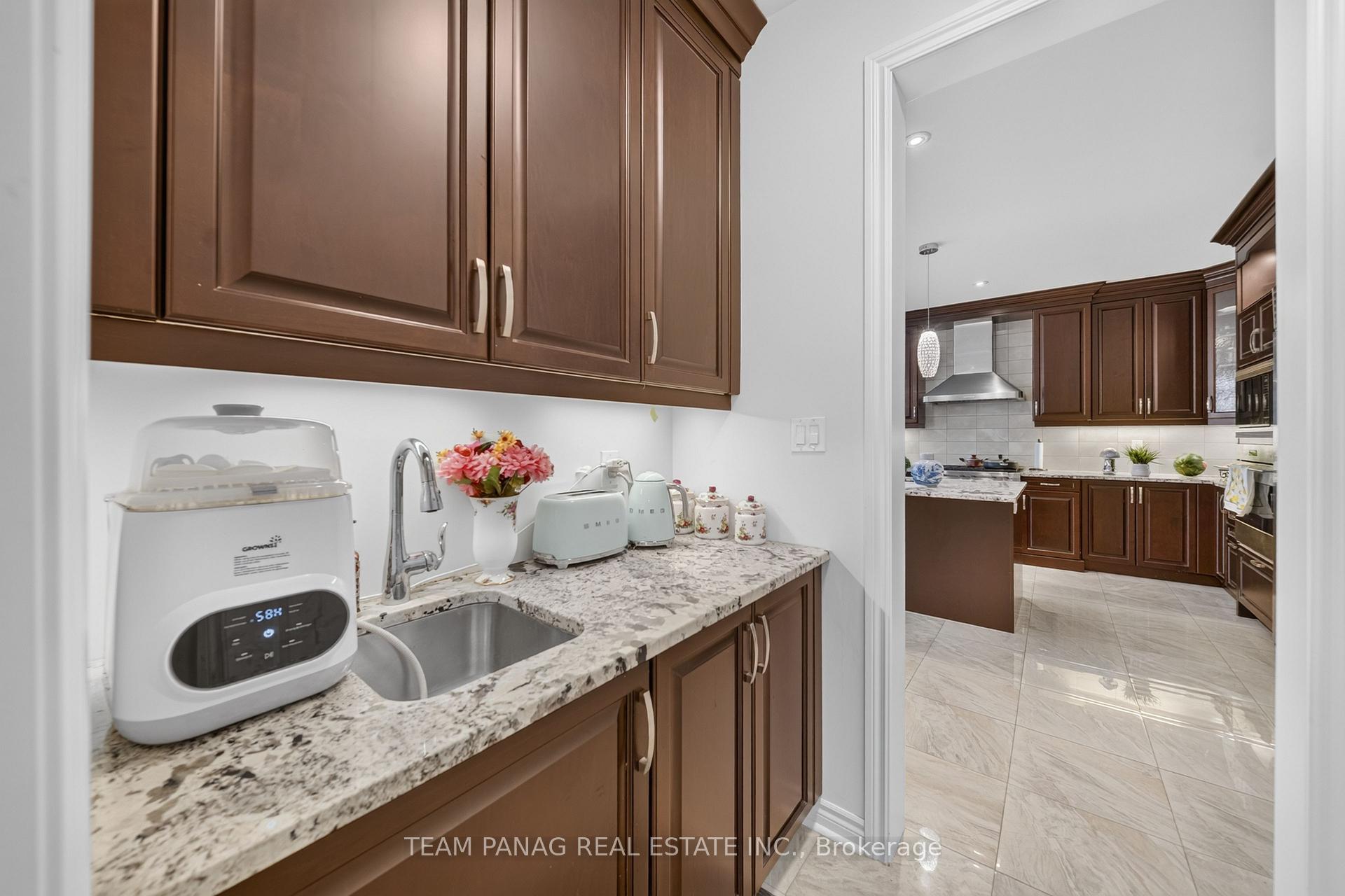 Photo 15 of 1 Astrantia Way, Brampton, Credit Valley — HOMEH