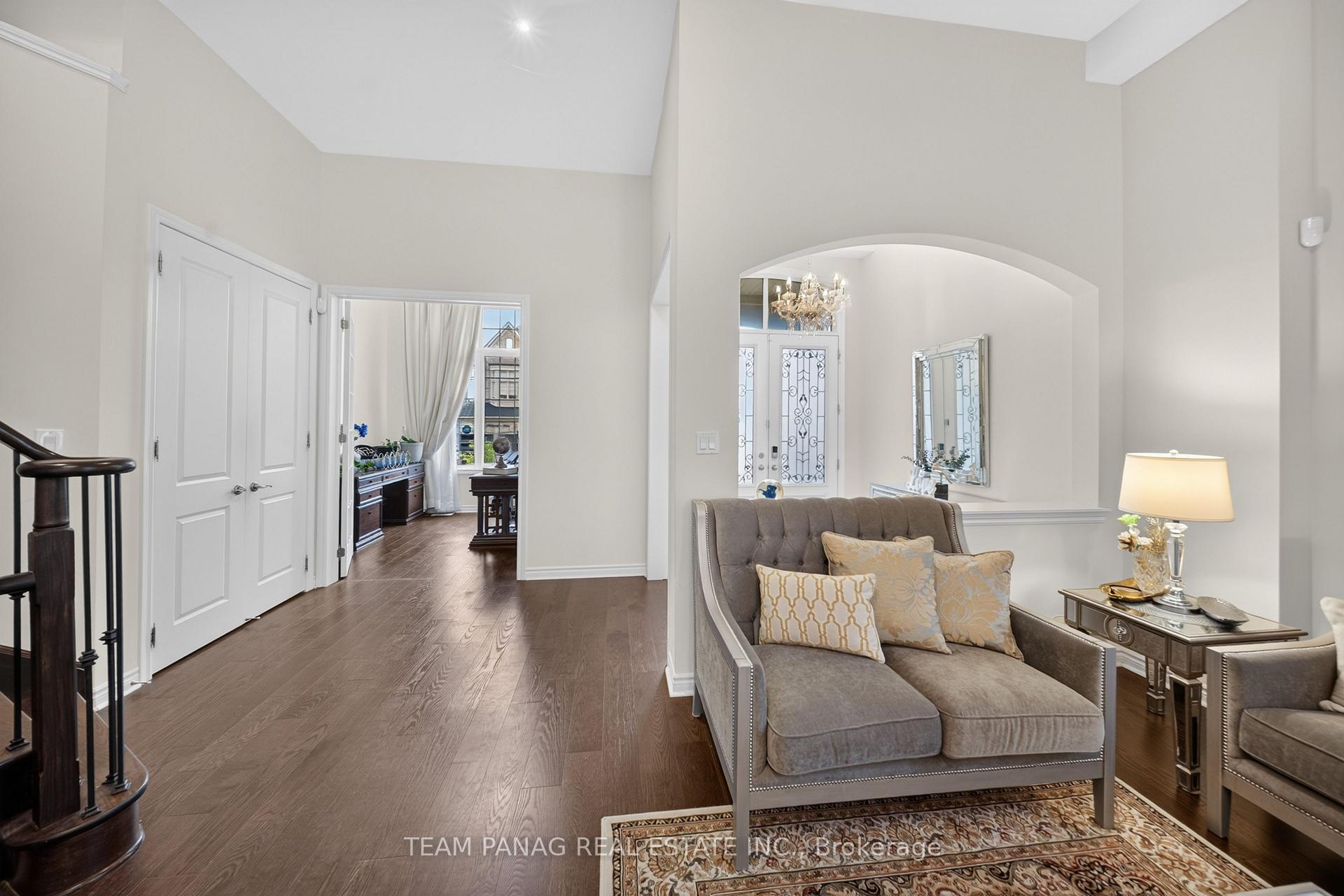 Photo 24 of 1 Astrantia Way, Brampton, Credit Valley — HOMEH