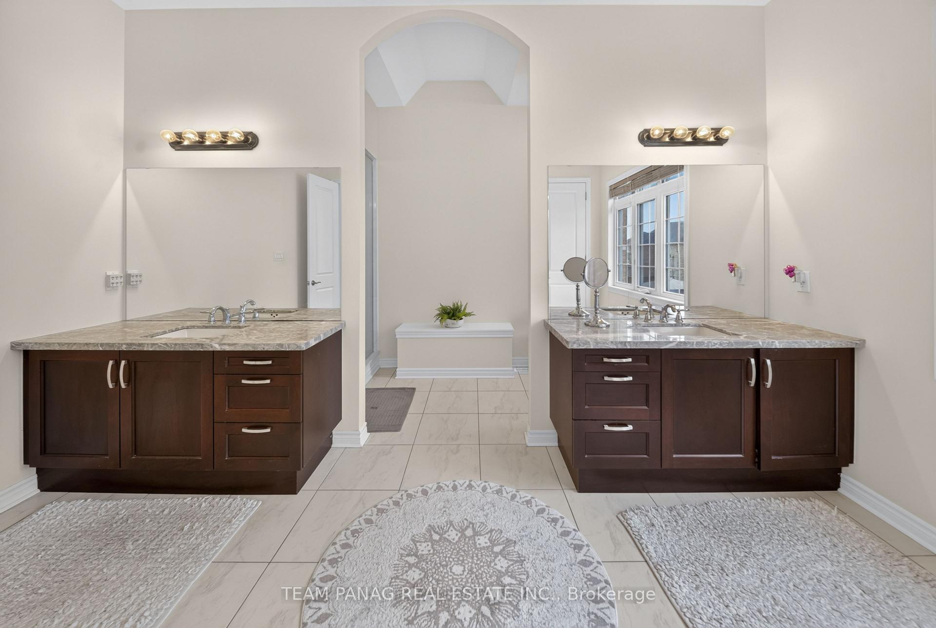 Photo 33 of 1 Astrantia Way, Brampton, Credit Valley — HOMEH