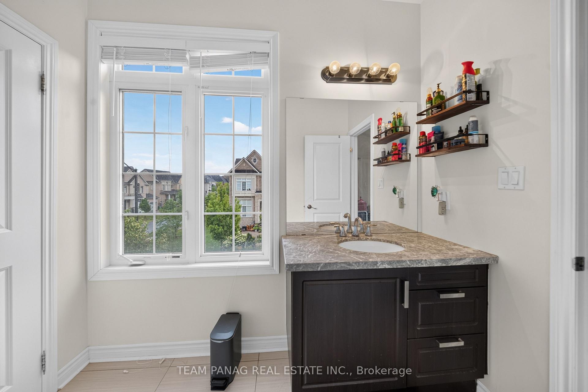 Photo 37 of 1 Astrantia Way, Brampton, Credit Valley — HOMEH