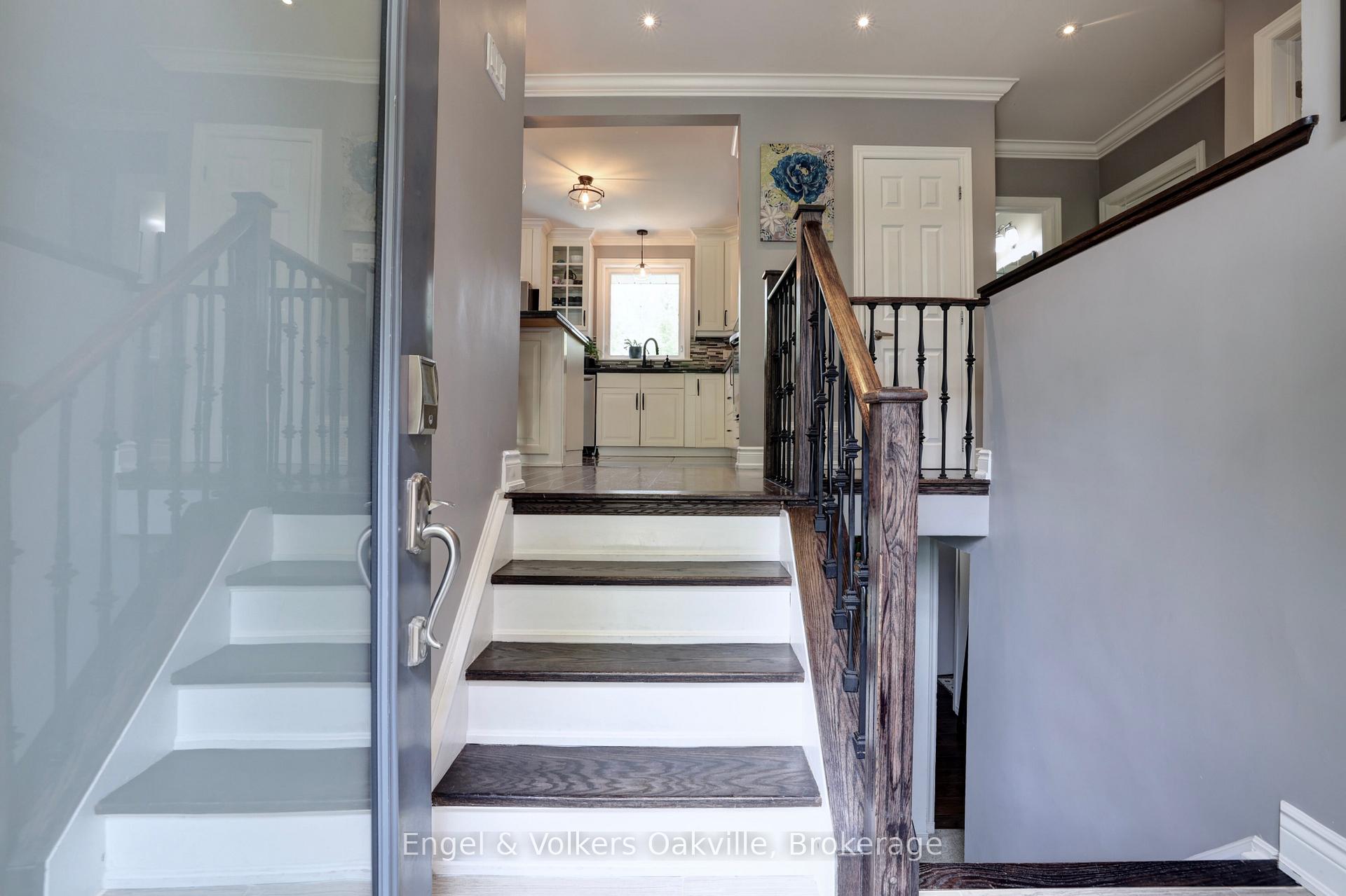 Photo 3 of 465 Fourth Line, Oakville, West — HOMEH