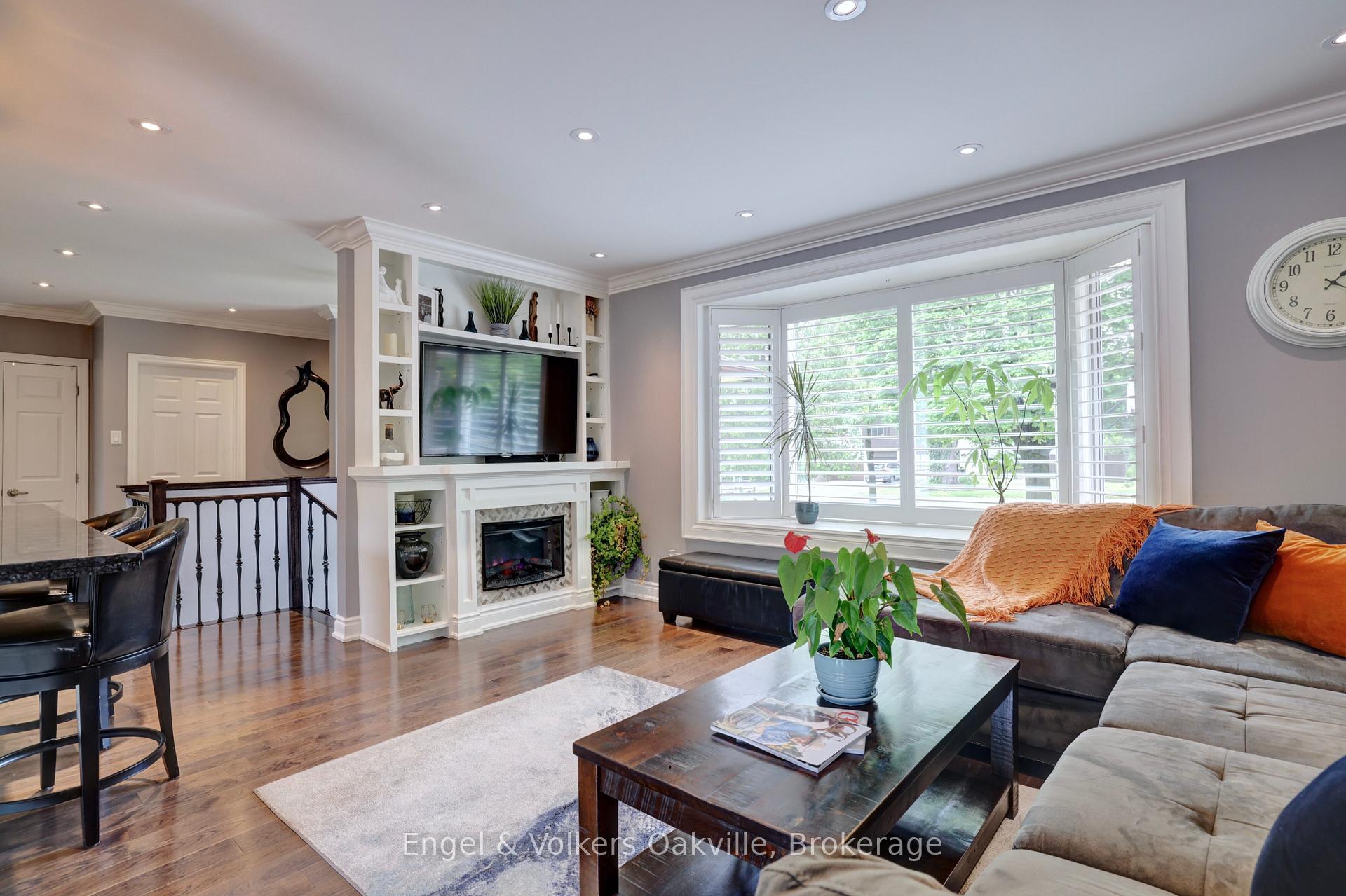 Photo 5 of 465 Fourth Line, Oakville, West — HOMEH