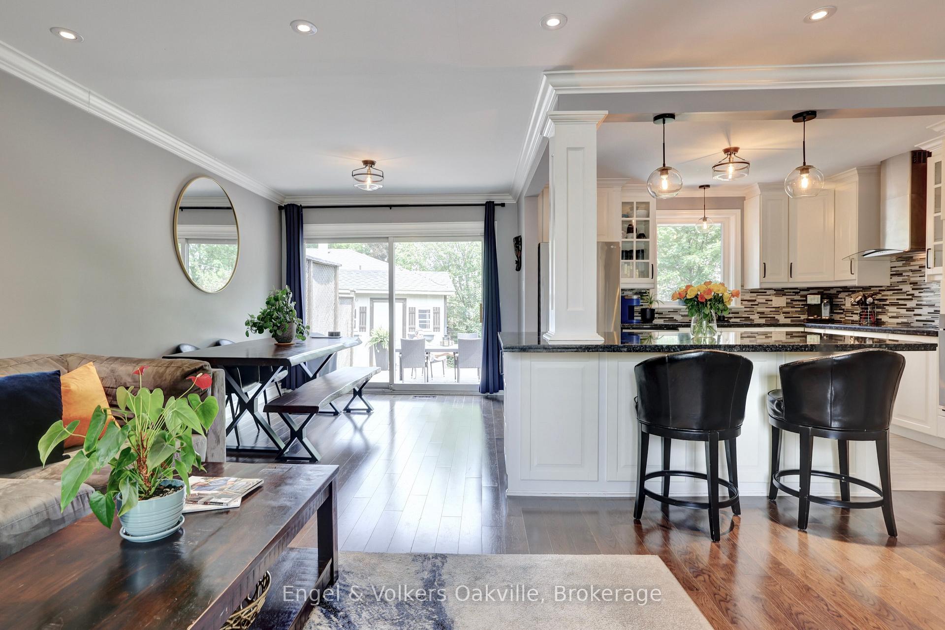 Photo 9 of 465 Fourth Line, Oakville, West — HOMEH