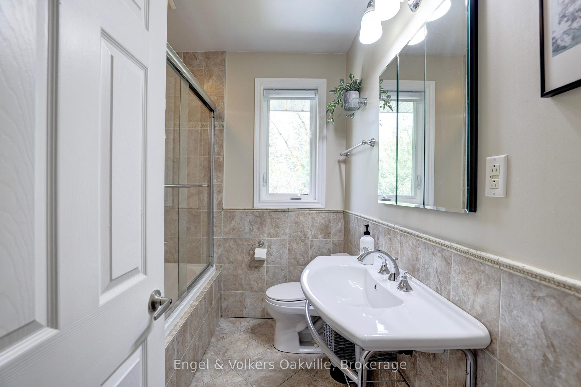 Photo 20 of 465 Fourth Line, Oakville, West — HOMEH