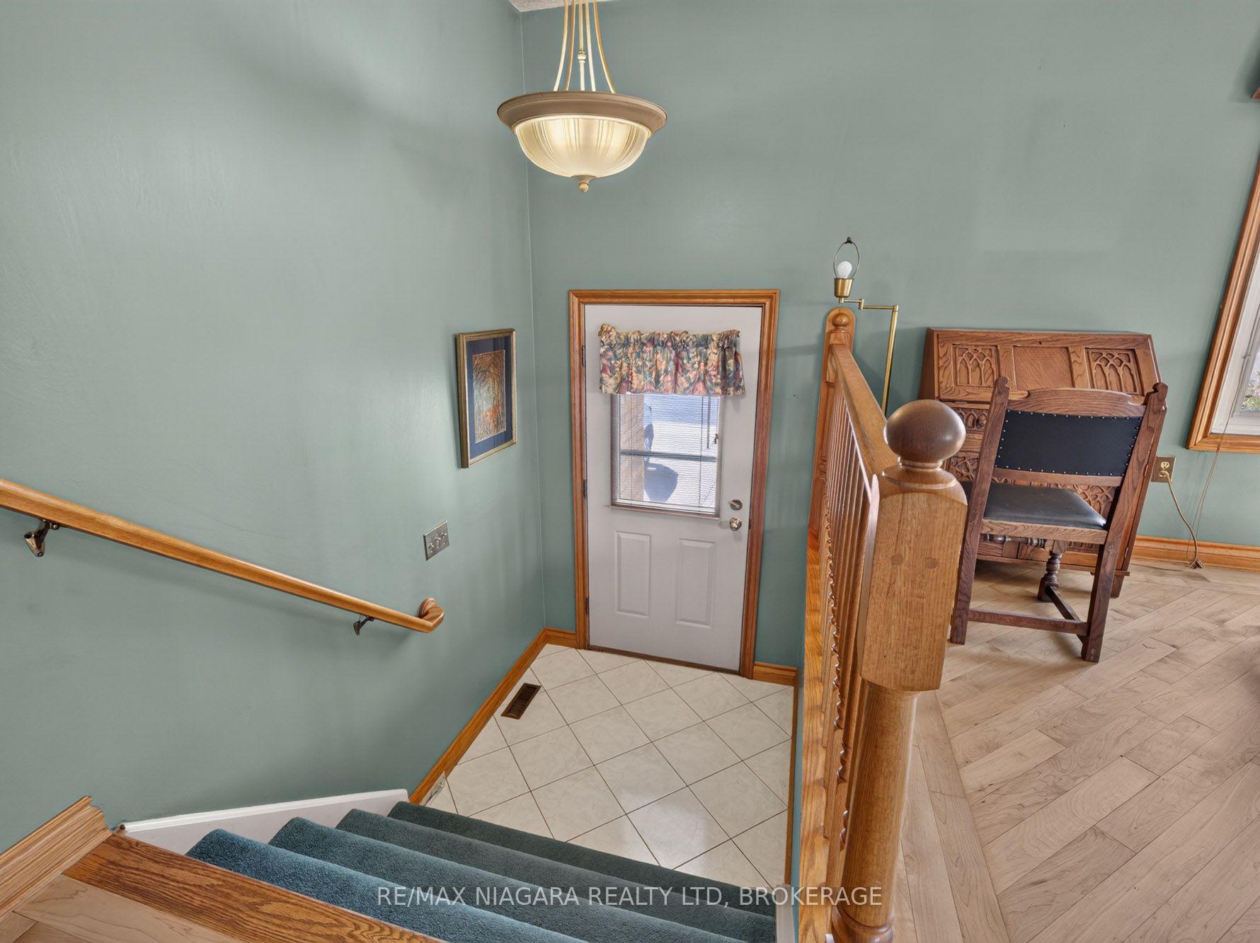 Photo 6 of 7905 Salisbury Place, Niagara Falls, West Wood — HOMEH