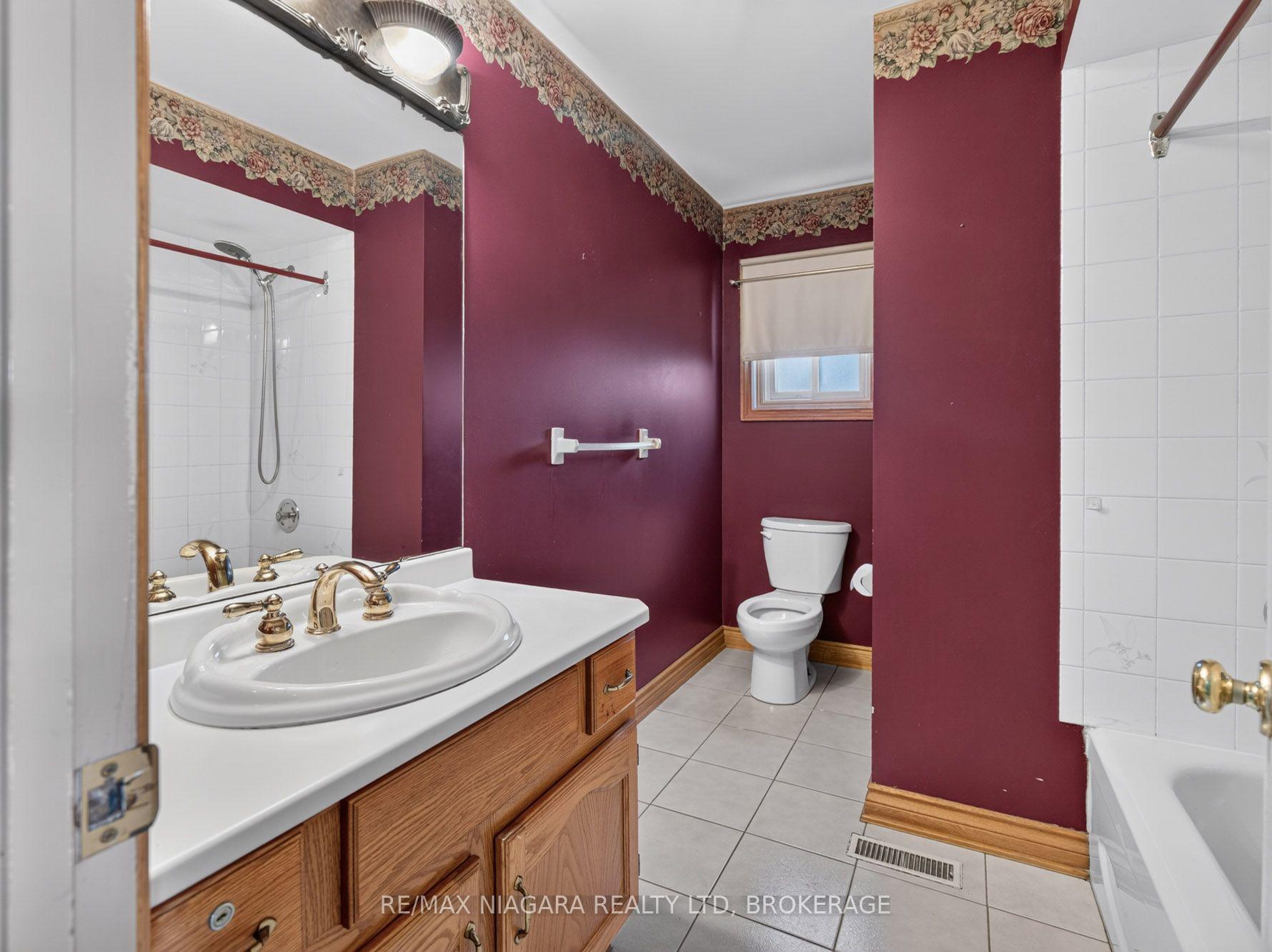 Photo 10 of 7905 Salisbury Place, Niagara Falls, West Wood — HOMEH
