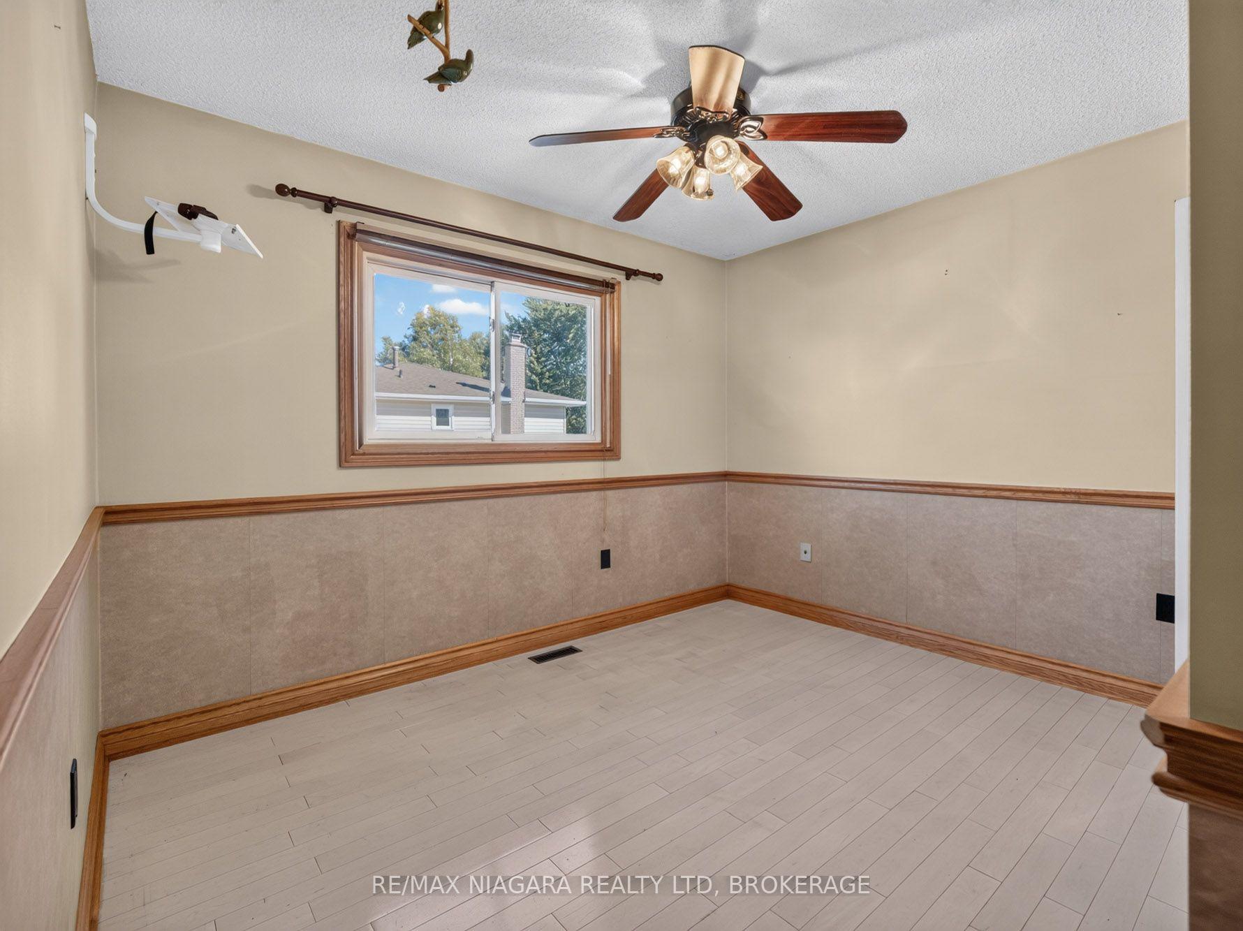 Photo 12 of 7905 Salisbury Place, Niagara Falls, West Wood — HOMEH
