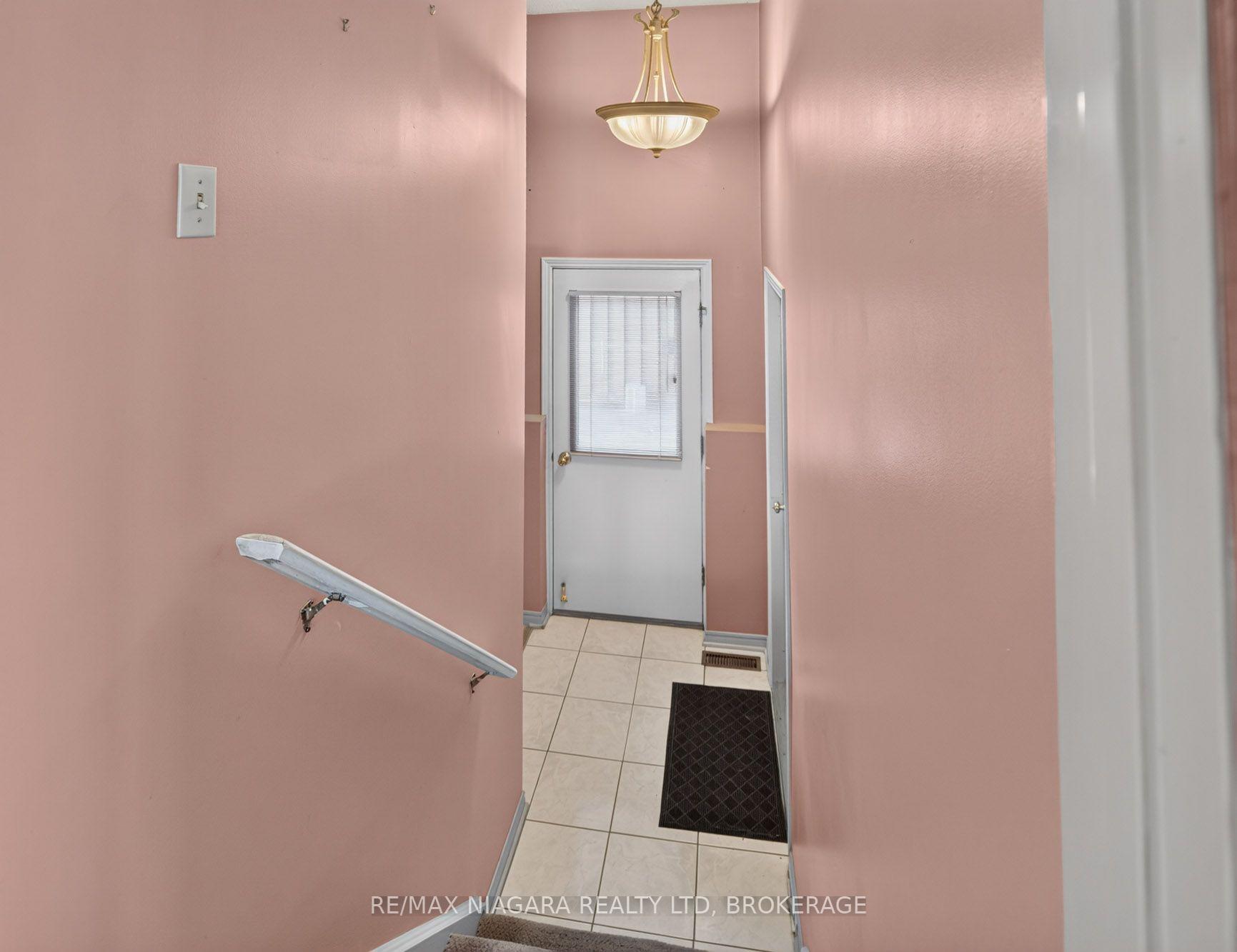 Photo 13 of 7905 Salisbury Place, Niagara Falls, West Wood — HOMEH