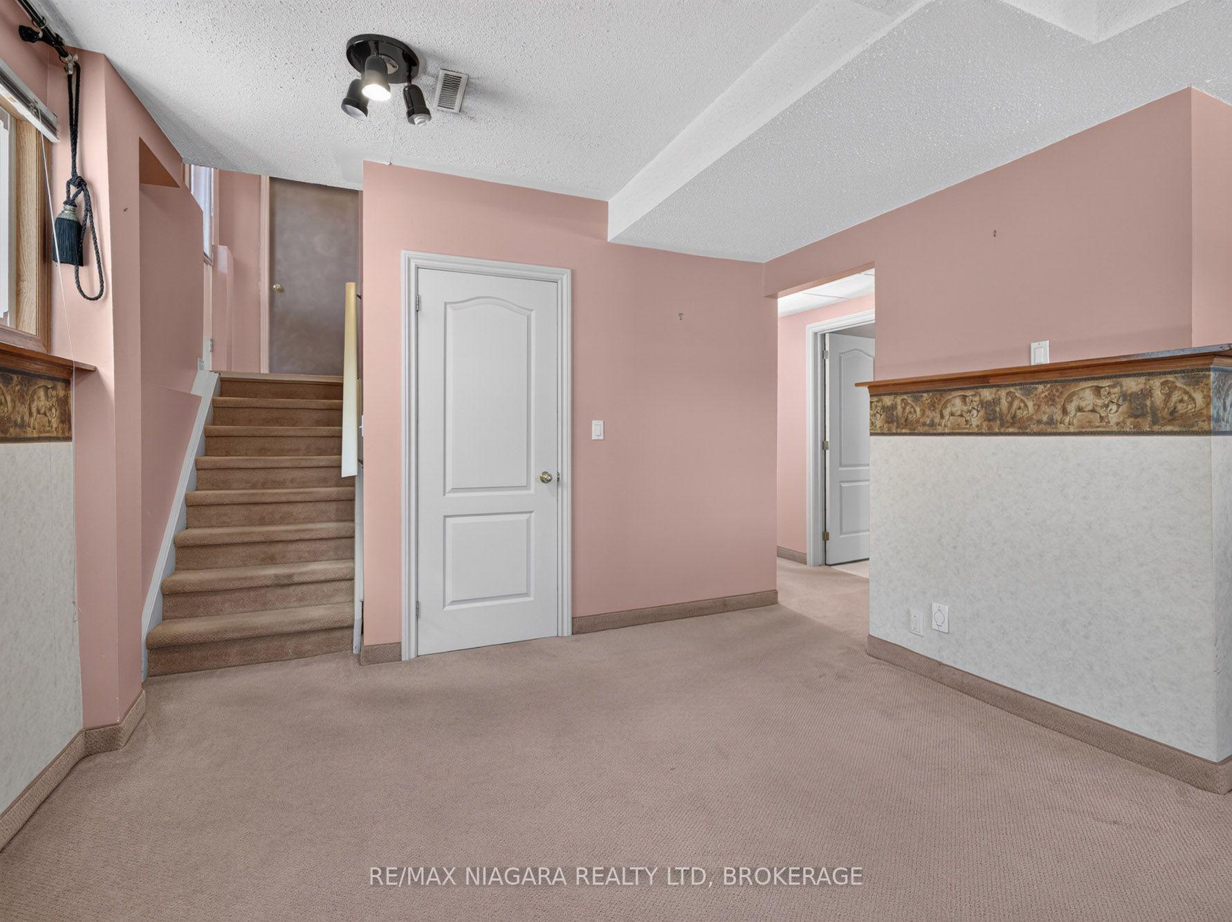 Photo 14 of 7905 Salisbury Place, Niagara Falls, West Wood — HOMEH