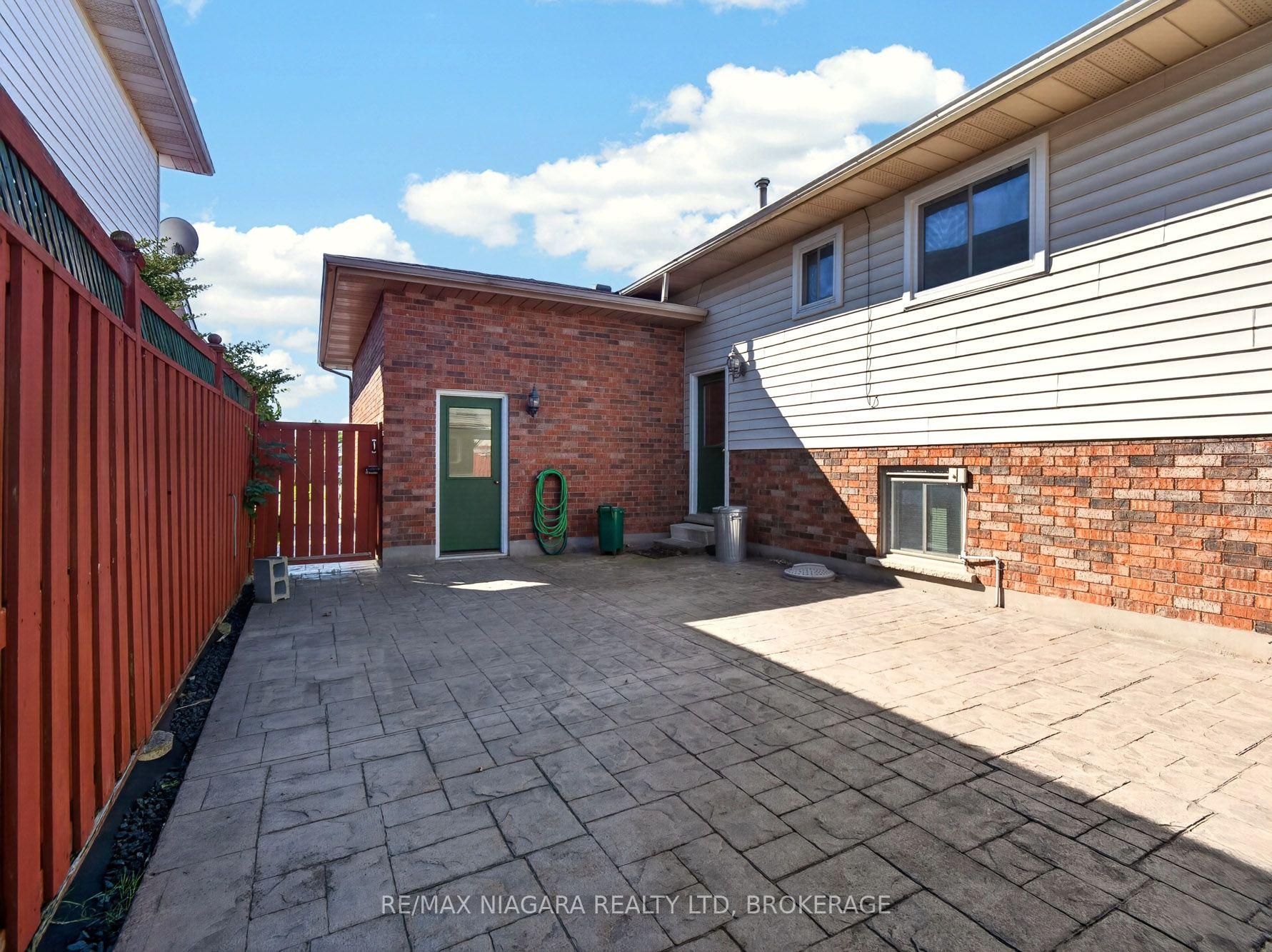 Photo 25 of 7905 Salisbury Place, Niagara Falls, West Wood — HOMEH