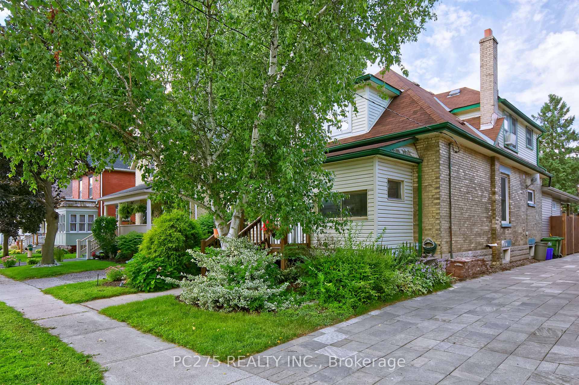 Photo 3 of 20 Maple Street, St. Thomas — HOMEH