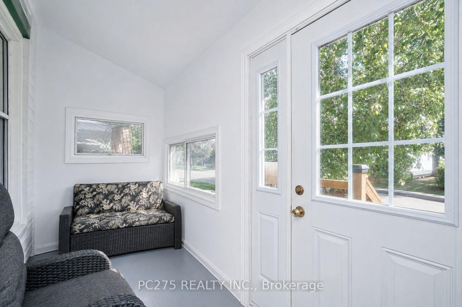 Photo 4 of 20 Maple Street, St. Thomas — HOMEH
