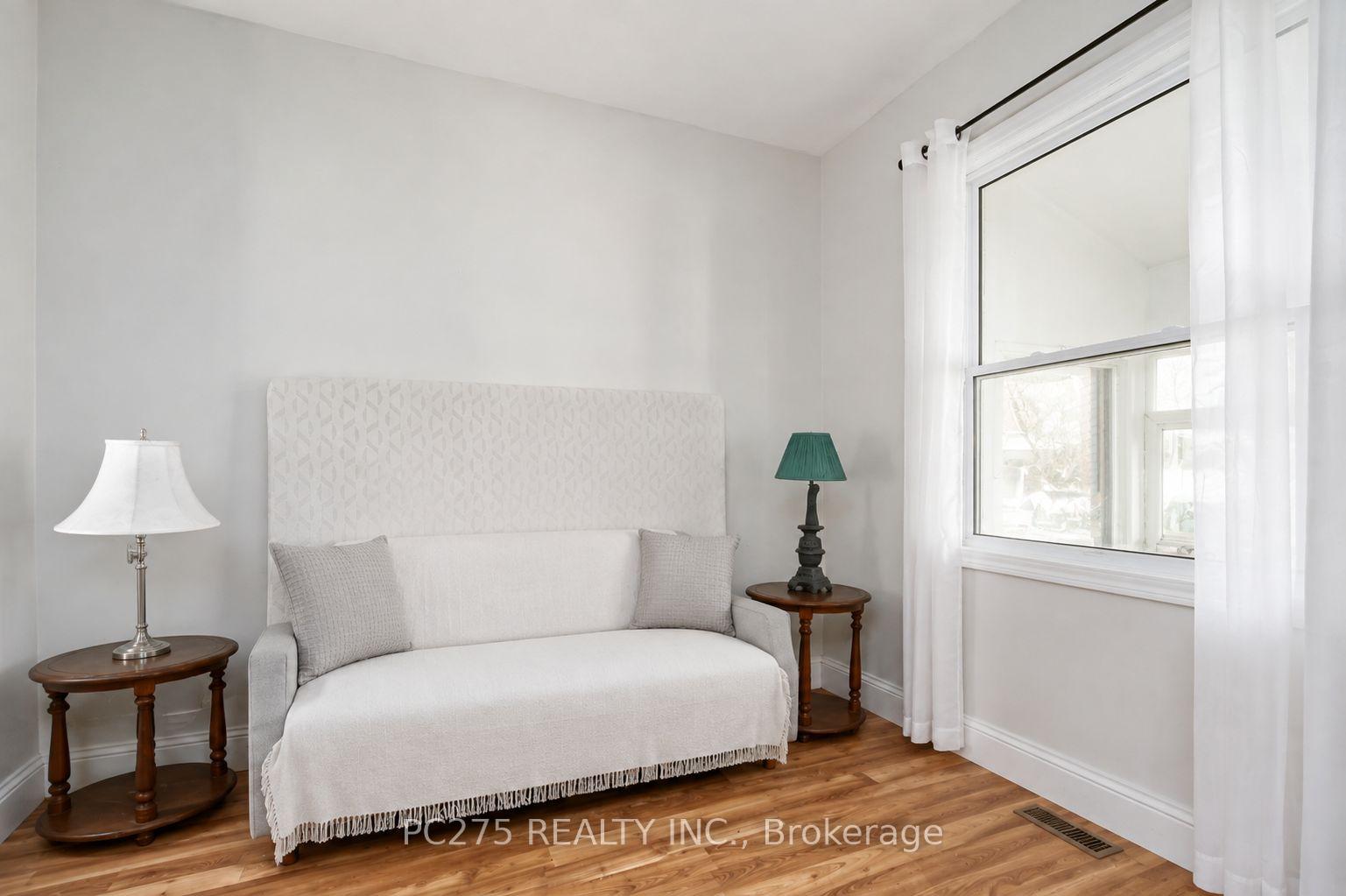 Photo 6 of 20 Maple Street, St. Thomas — HOMEH