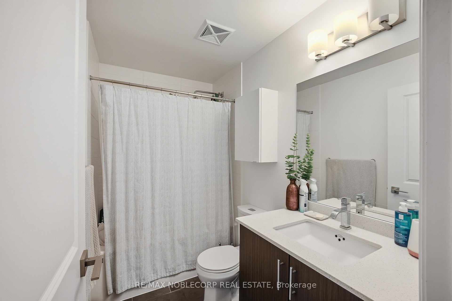 Photo 5 of Unit 805, 3600 Highway 7 Road, Vaughan, Vaughan Corporate Centre — HOMEH