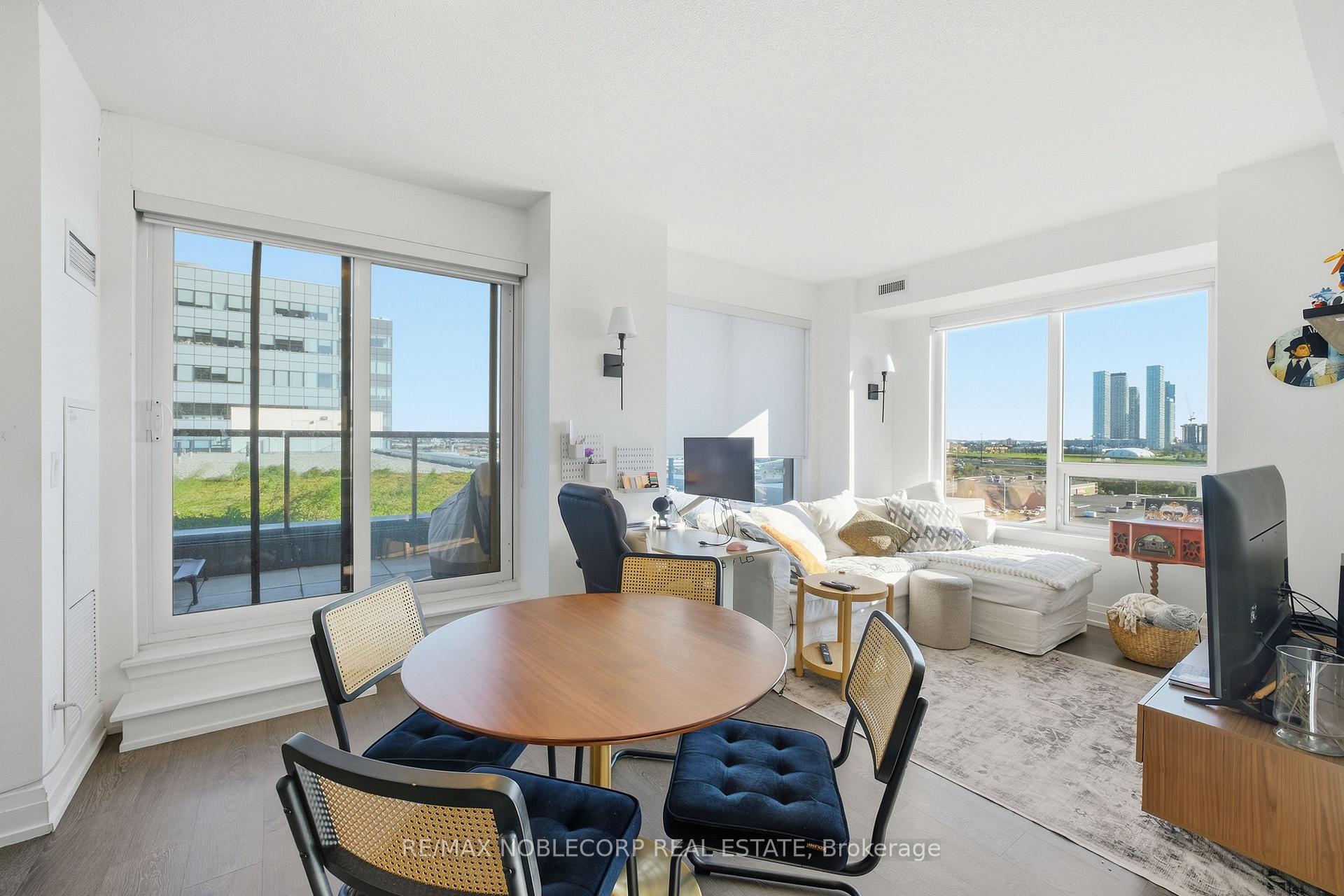 Photo 6 of Unit 805, 3600 Highway 7 Road, Vaughan, Vaughan Corporate Centre — HOMEH