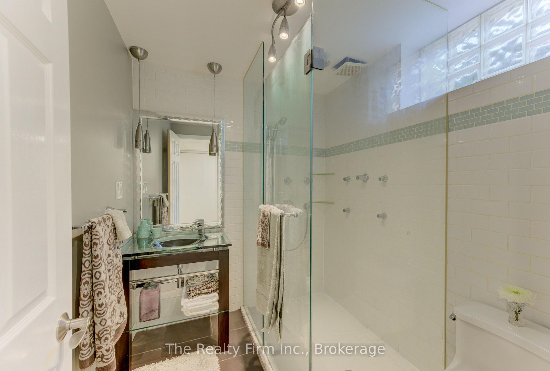 Photo 33 of 218 Forestwood Drive, Kitchener, Forest Heights — HOMEH