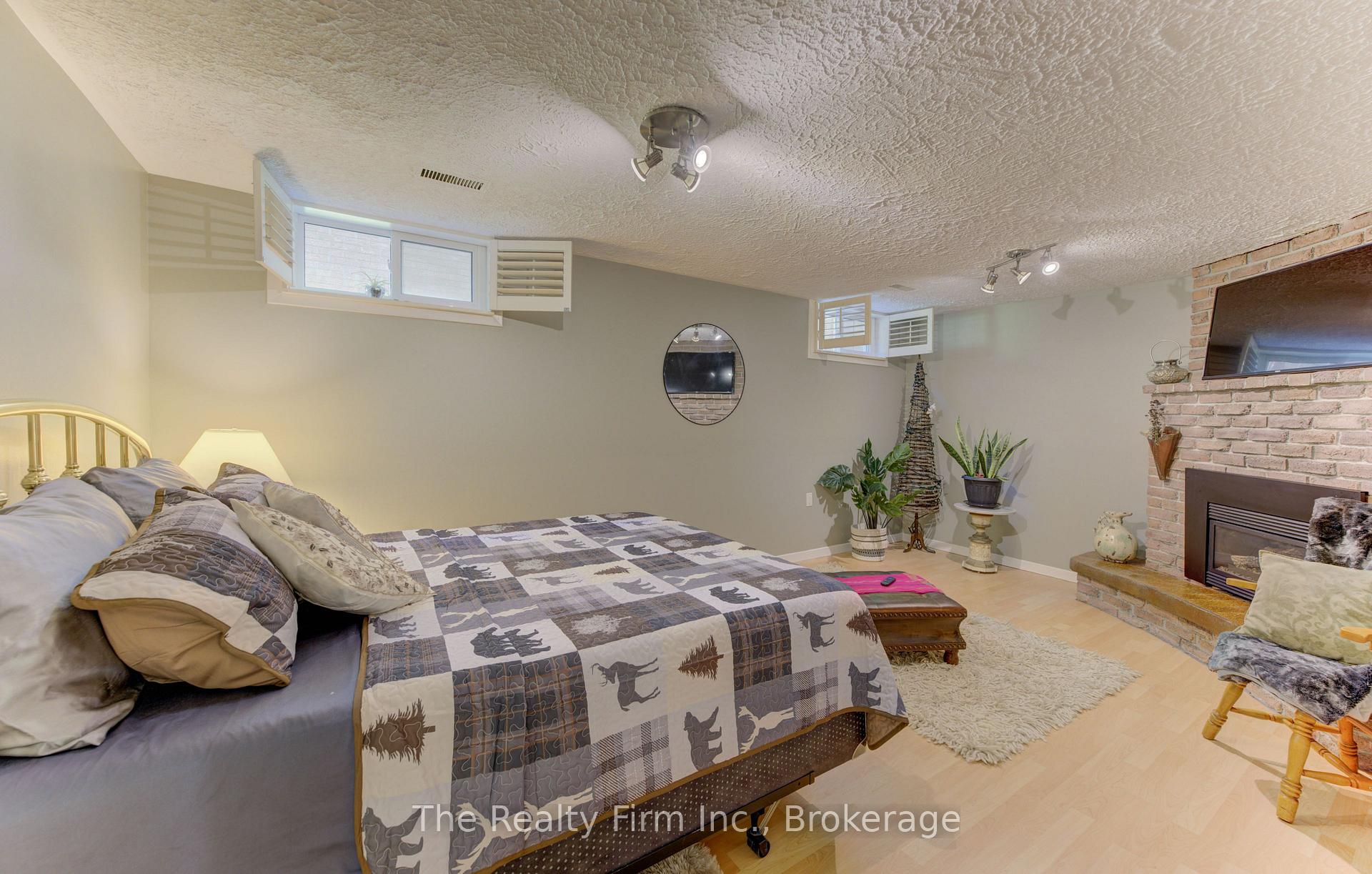 Photo 35 of 218 Forestwood Drive, Kitchener, Forest Heights — HOMEH