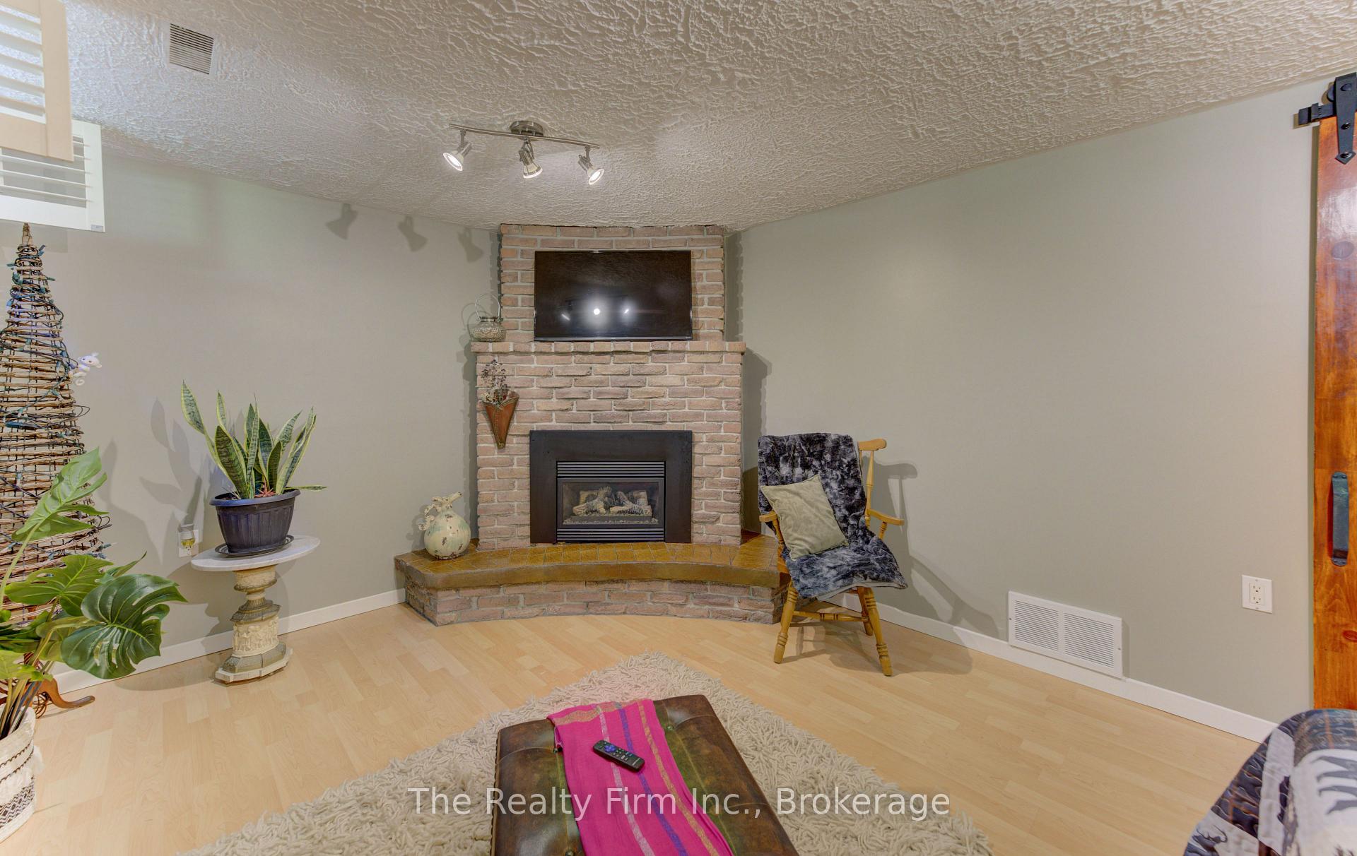 Photo 37 of 218 Forestwood Drive, Kitchener, Forest Heights — HOMEH