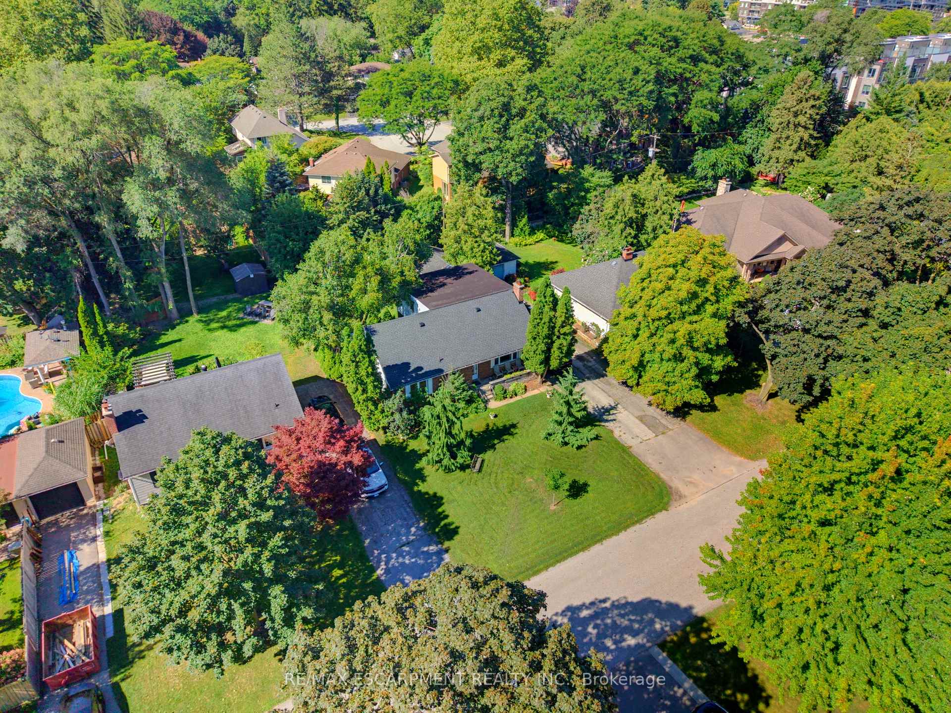 Photo 4 of 940 Harvey Place, Burlington, LaSalle — HOMEH